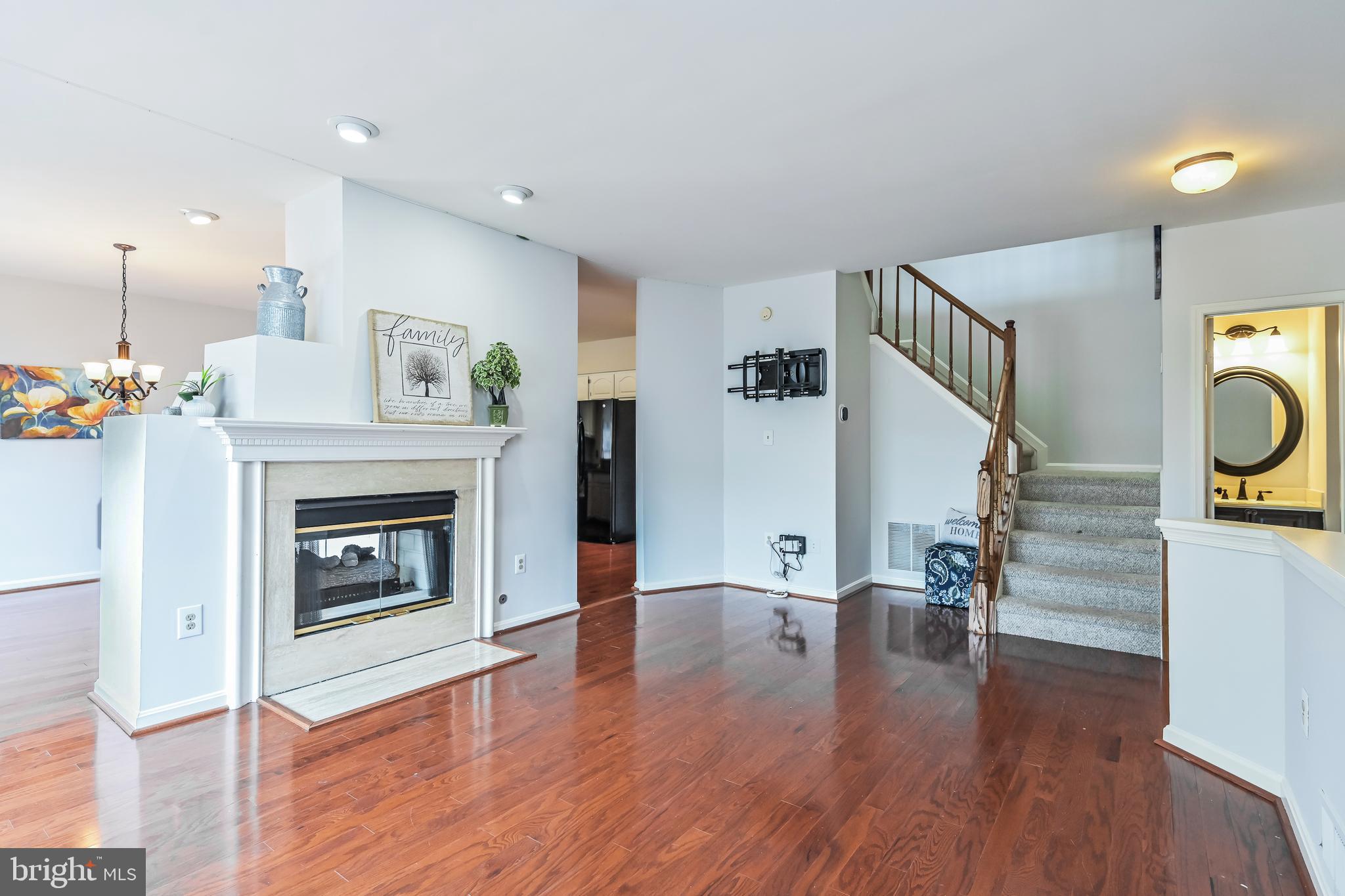 LIFESTYLE AT SULLY STATION - Residential