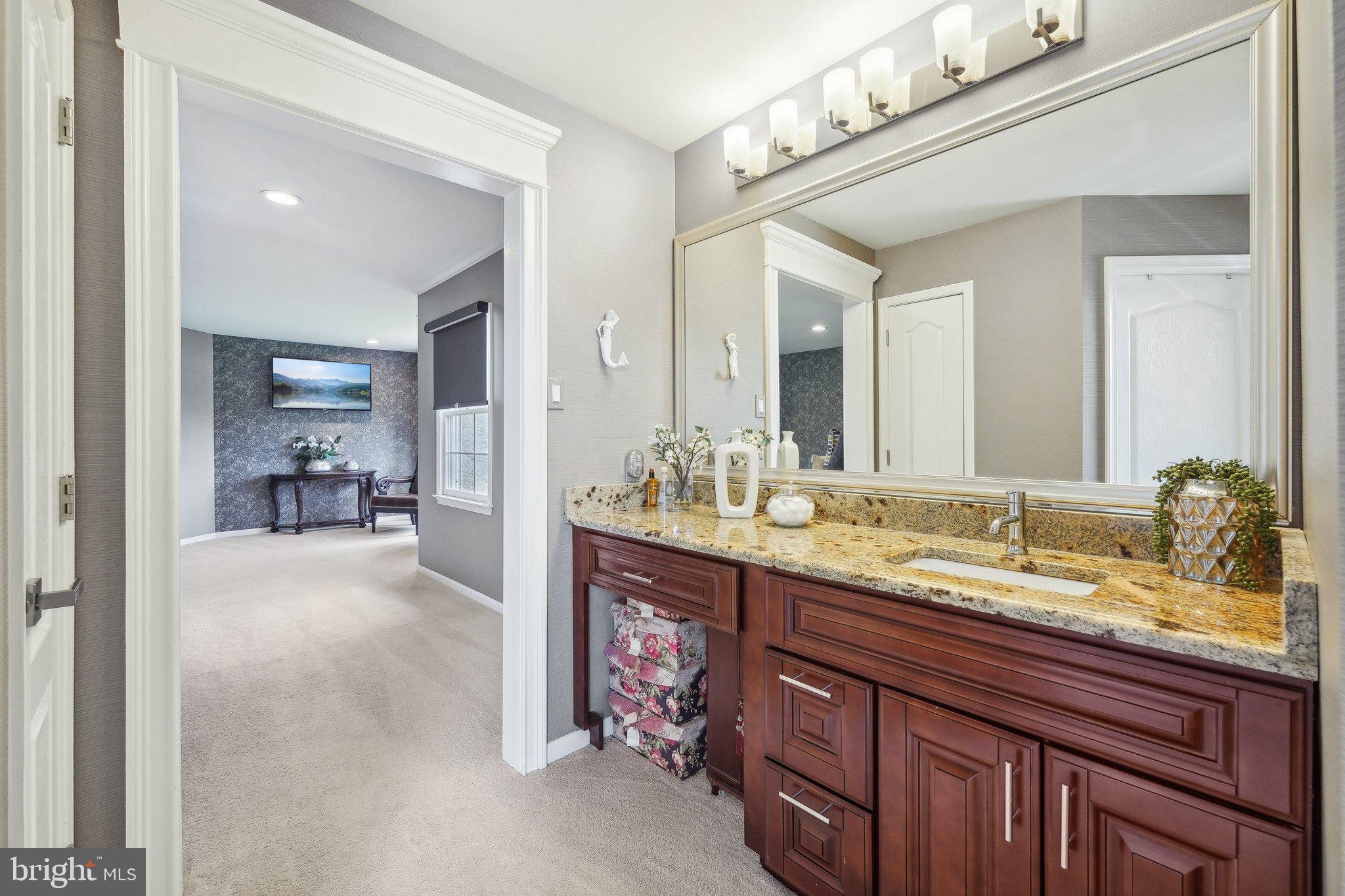 HOLLAND RIDGE - Residential