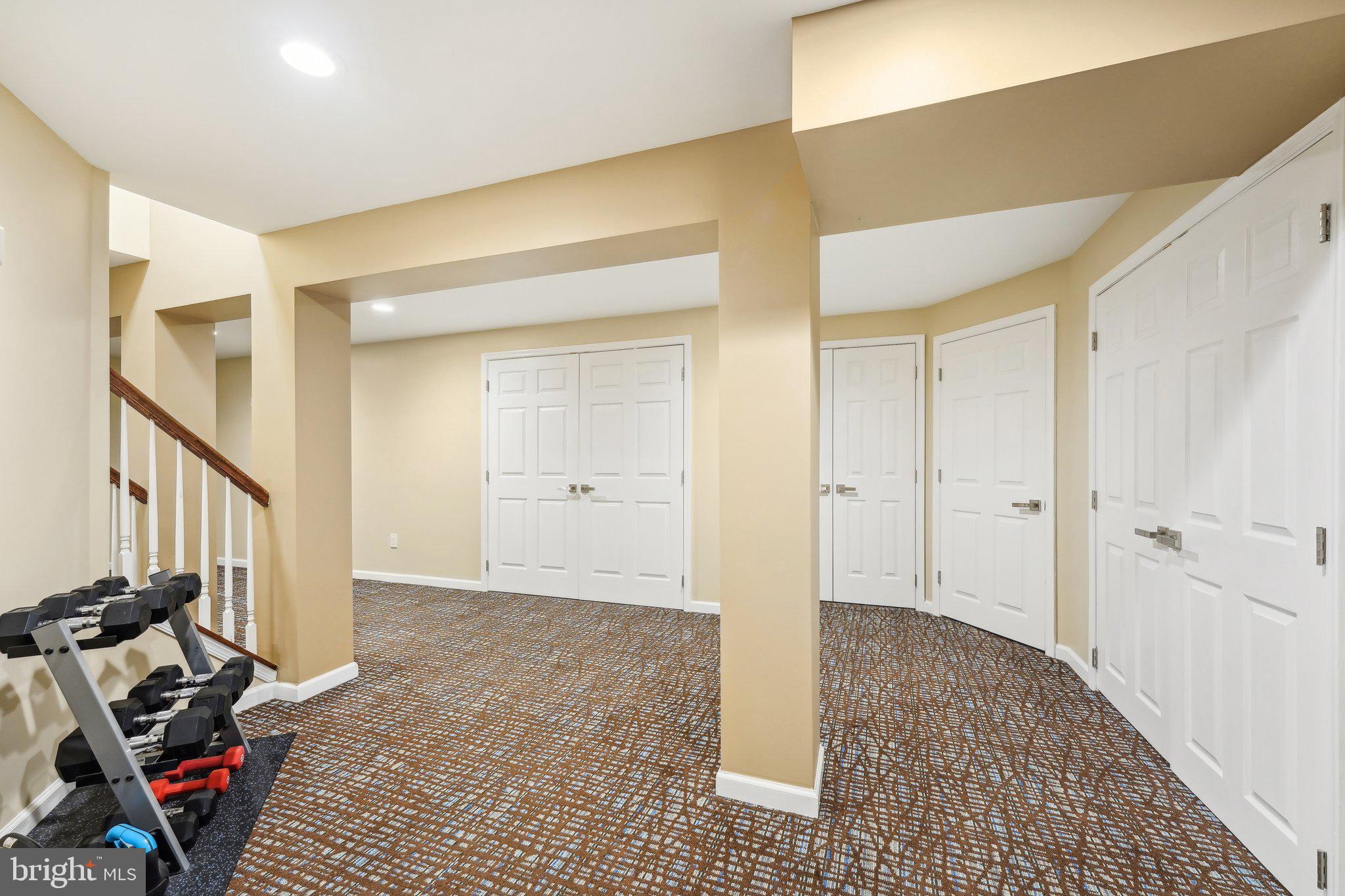 HOLLAND RIDGE - Residential