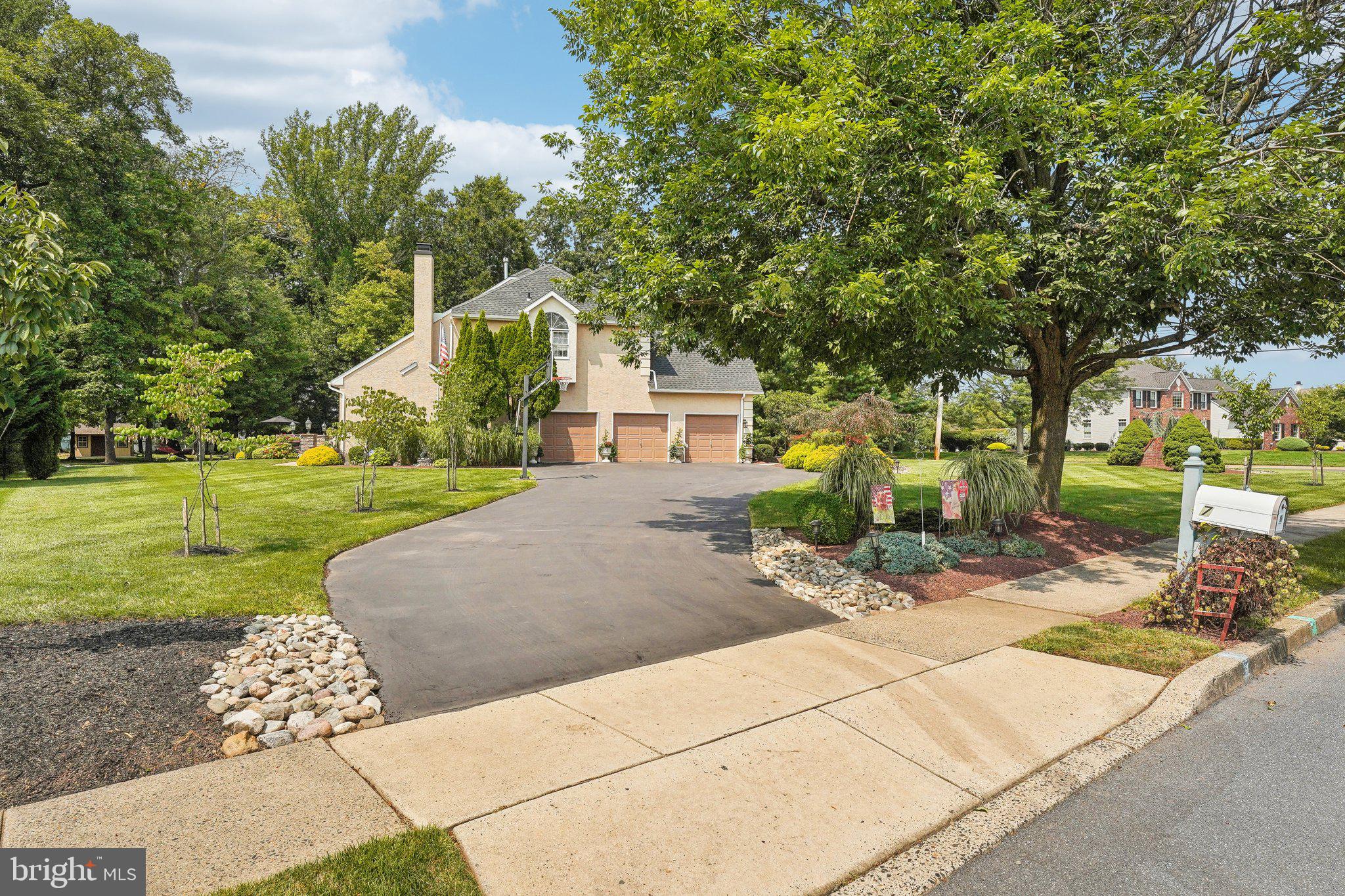 HOLLAND RIDGE - Residential