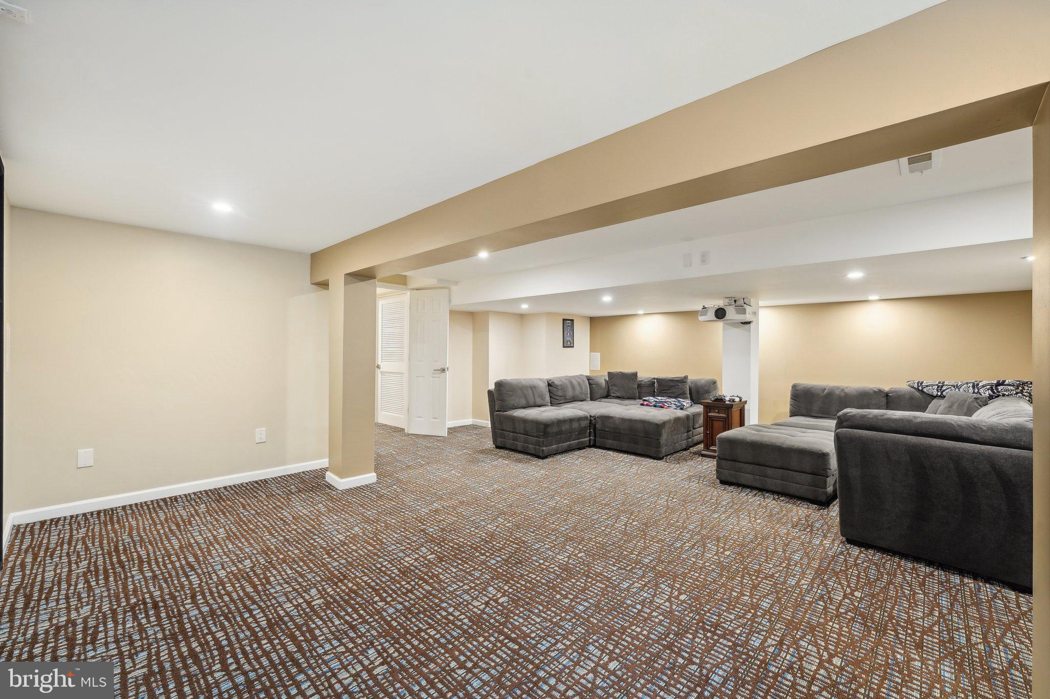 HOLLAND RIDGE - Residential