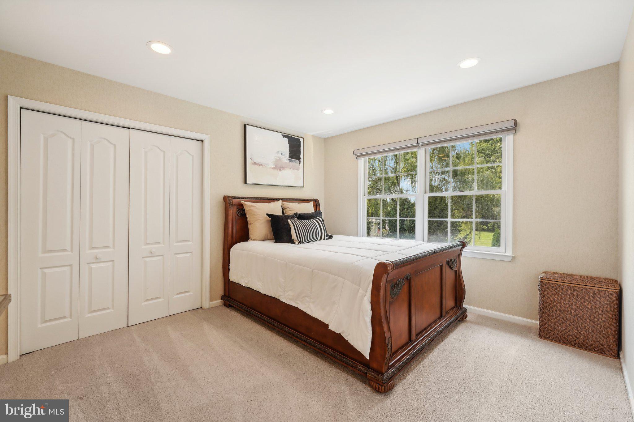 HOLLAND RIDGE - Residential