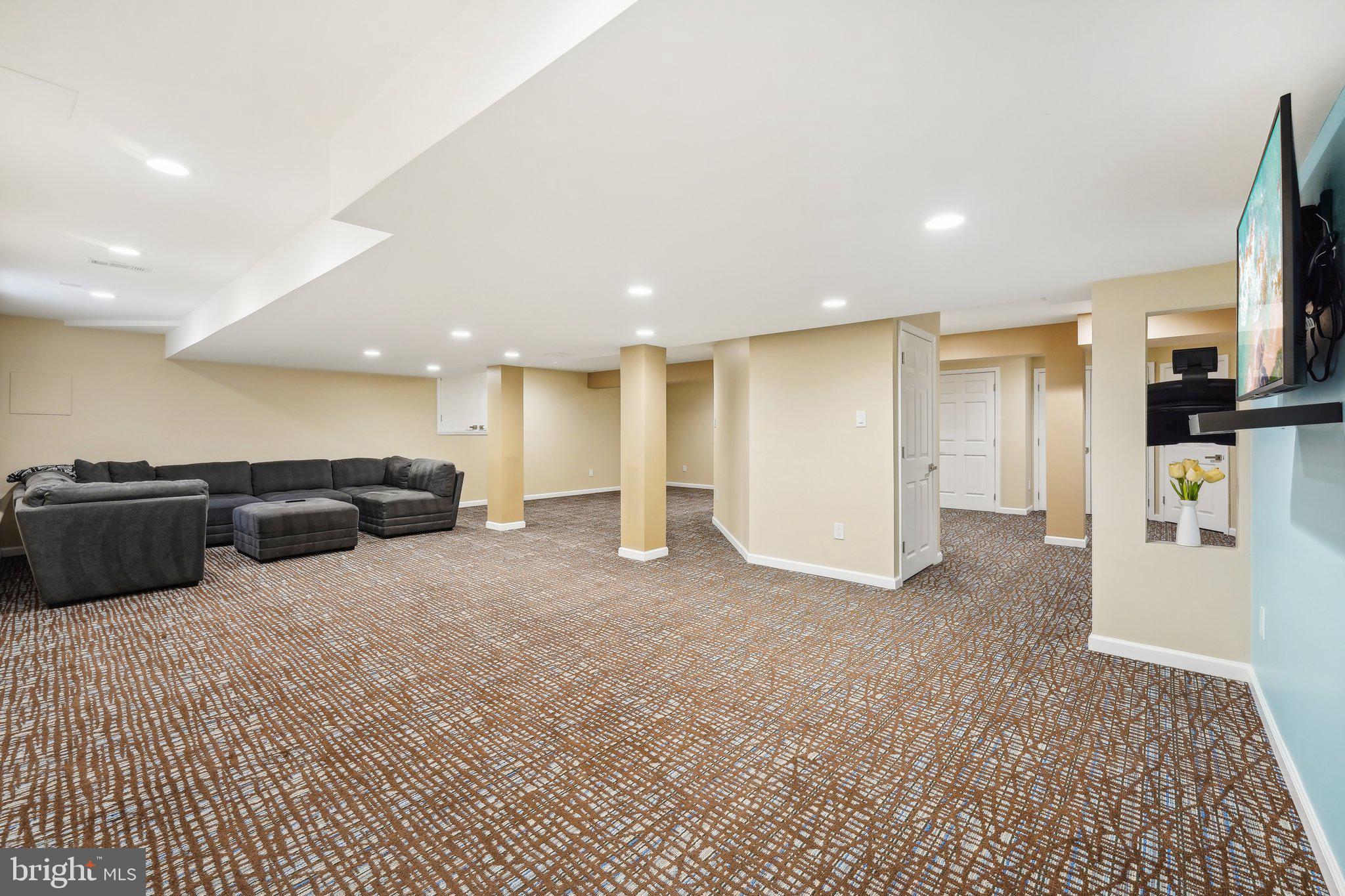 HOLLAND RIDGE - Residential