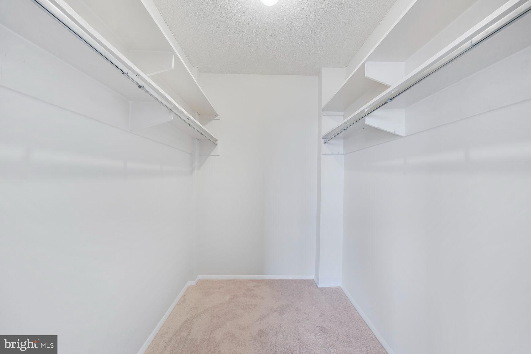 HYDE PARK - Residential