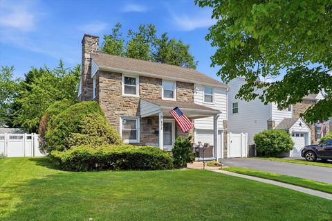 Photo of 408 Maplewood Road, SPRINGFIELD, PA 19064 (MLS # PADE2118018)
