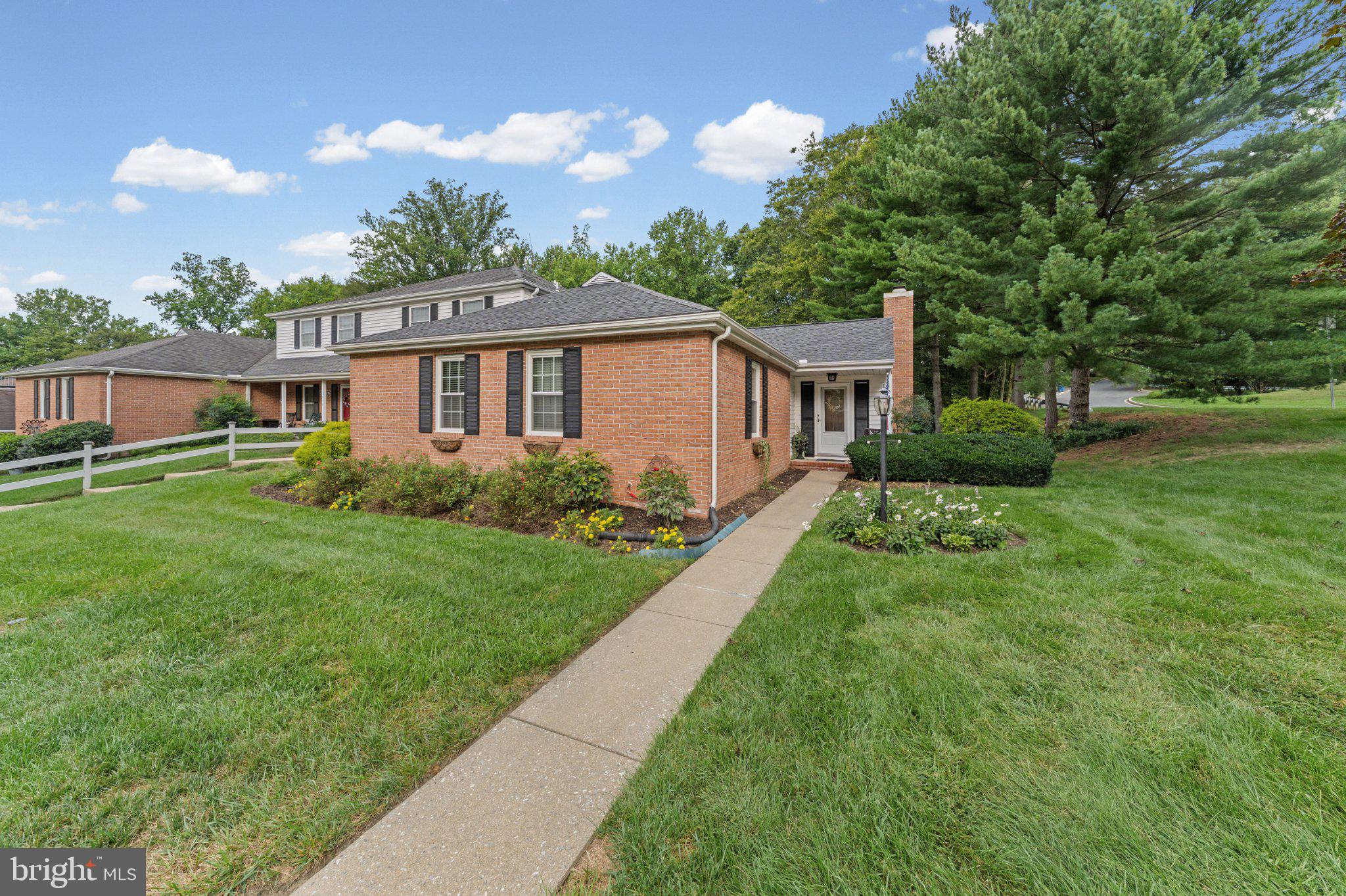 922 CANDLELIGHT COURT