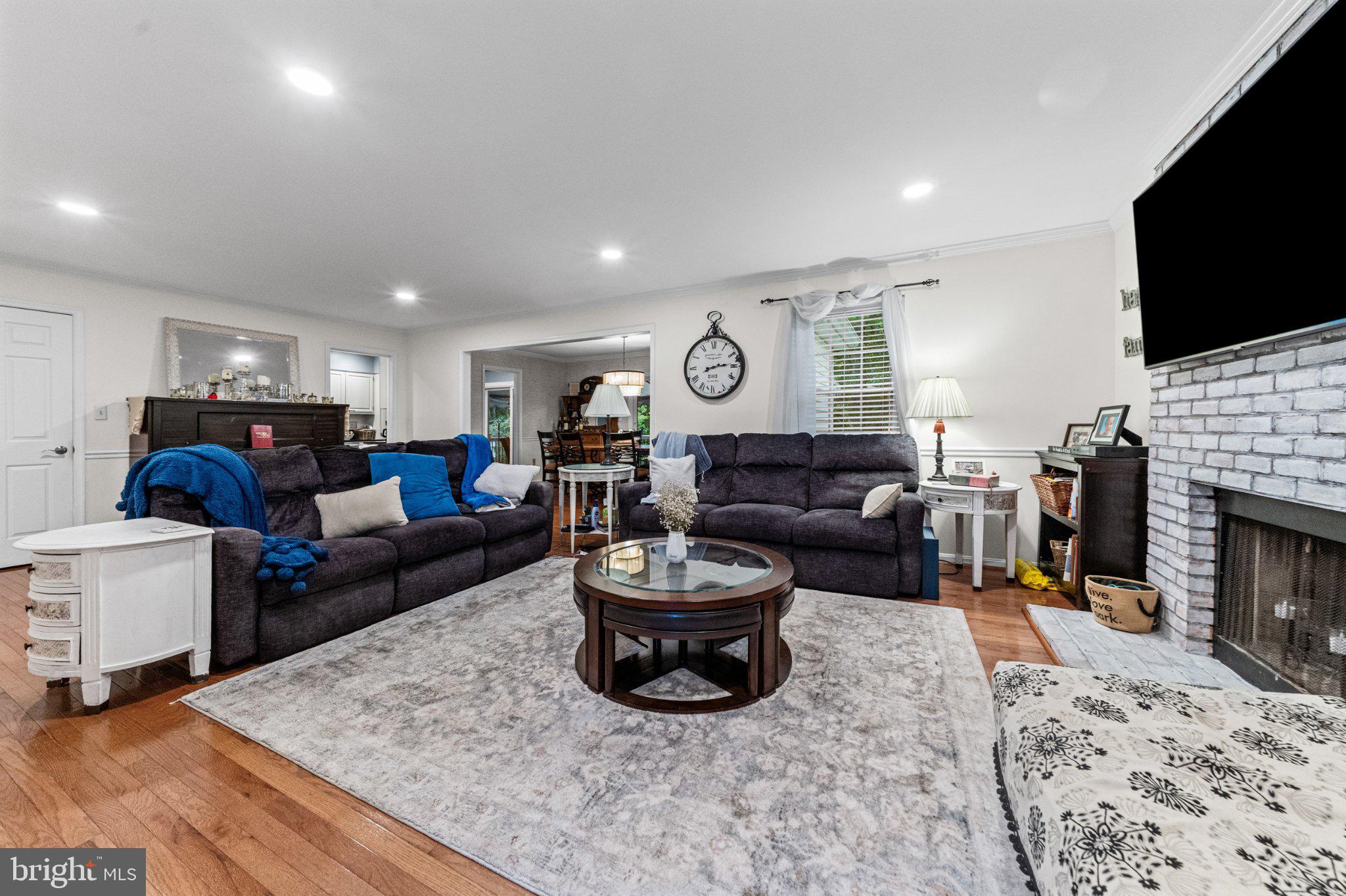 922 CANDLELIGHT COURT
