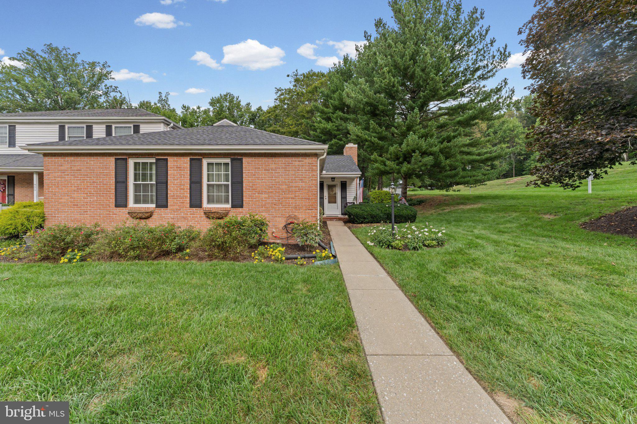 922 CANDLELIGHT COURT