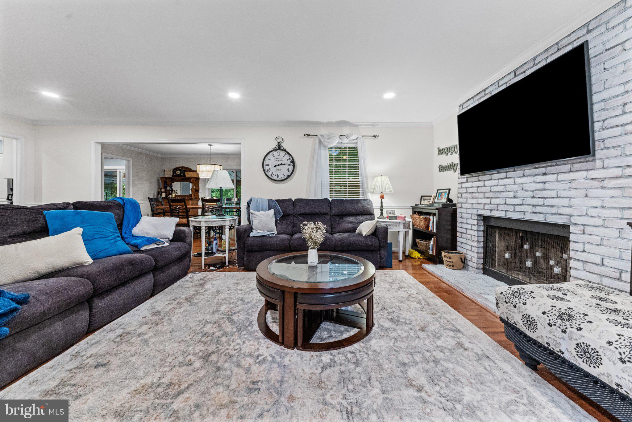 922 CANDLELIGHT COURT