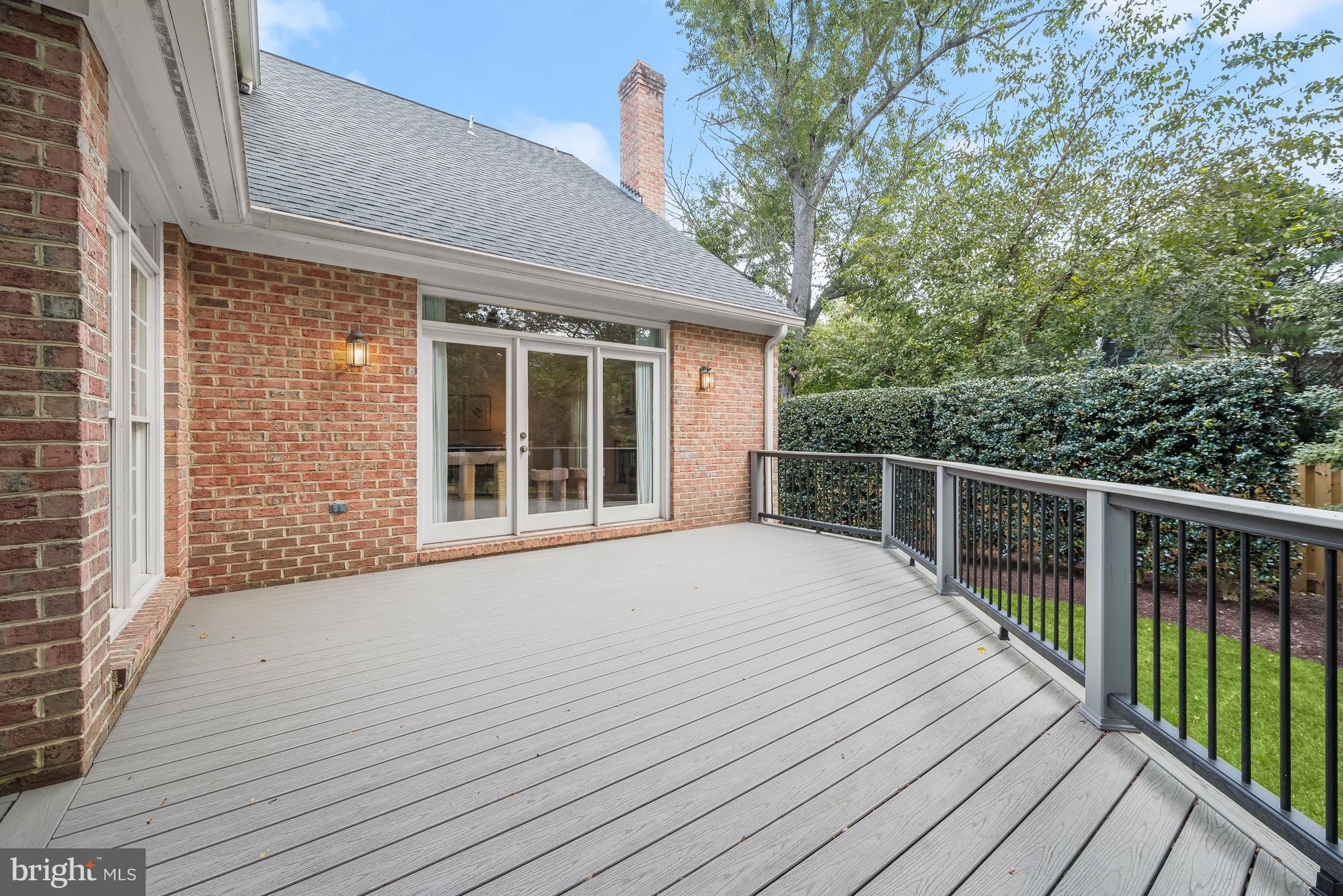 COUNTRY PLACE - Residential