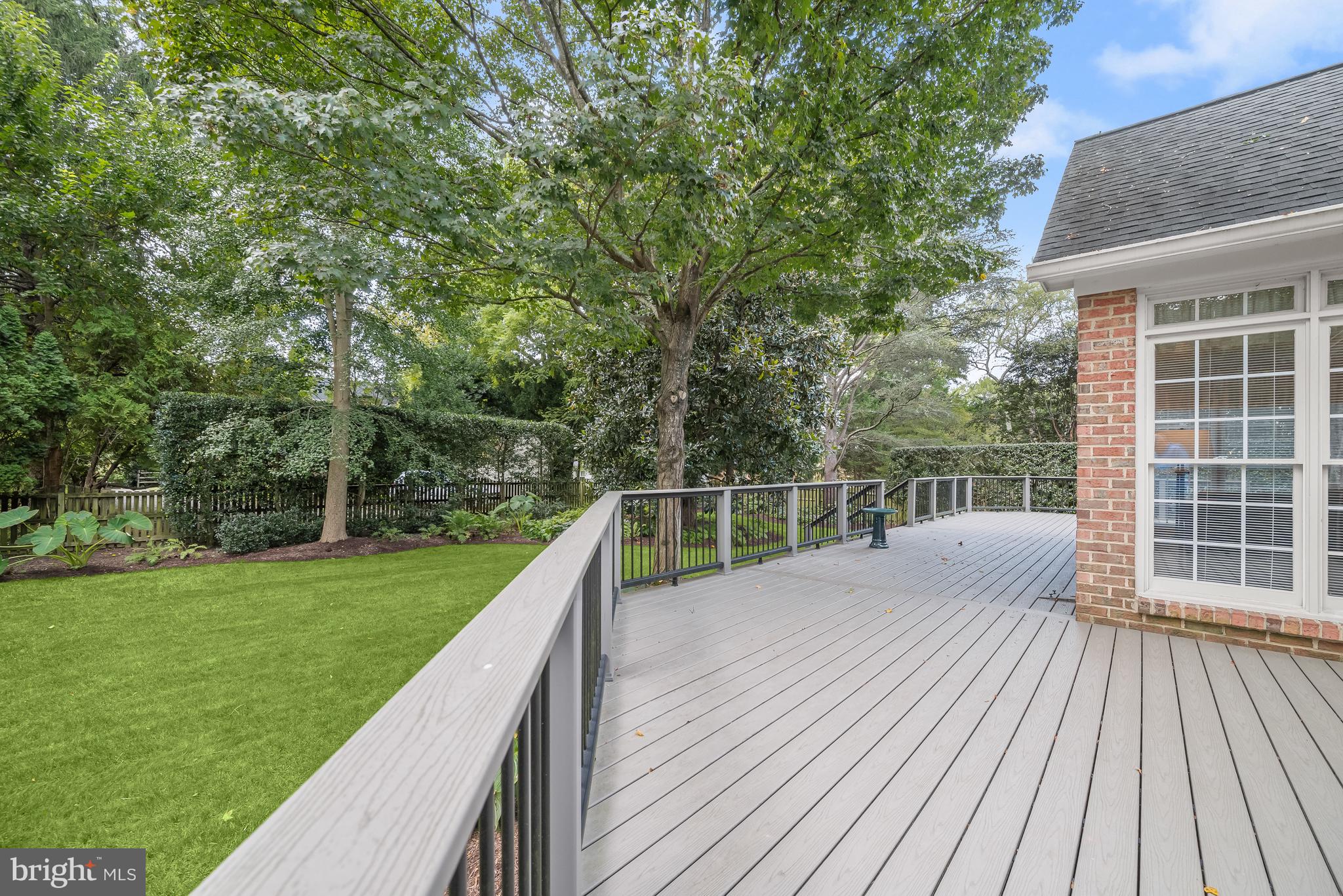 COUNTRY PLACE - Residential