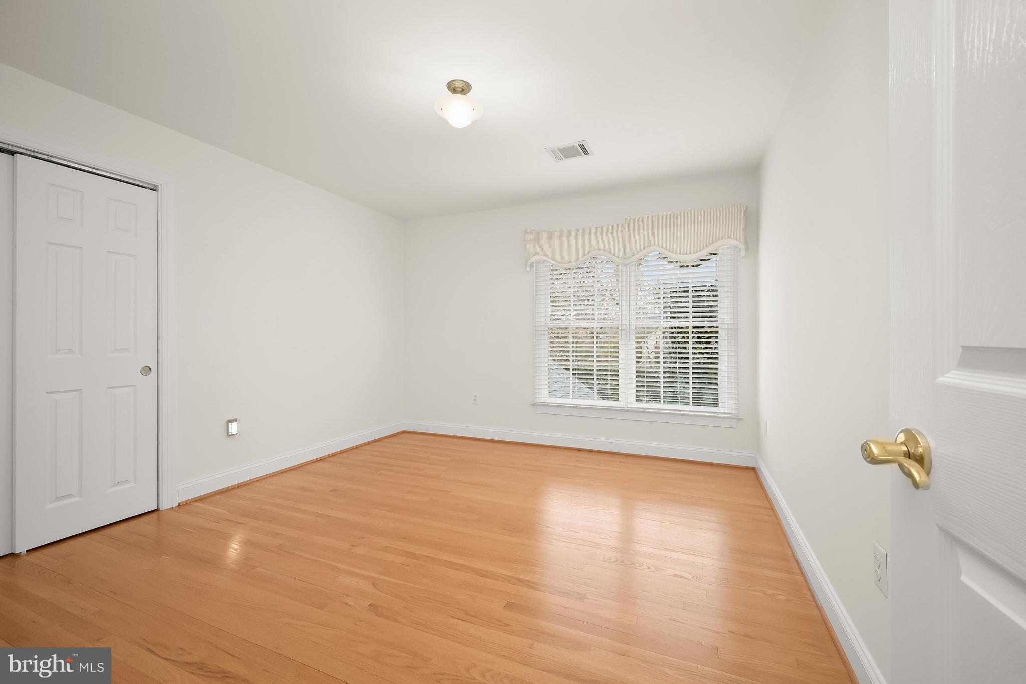 COUNTRY PLACE - Residential