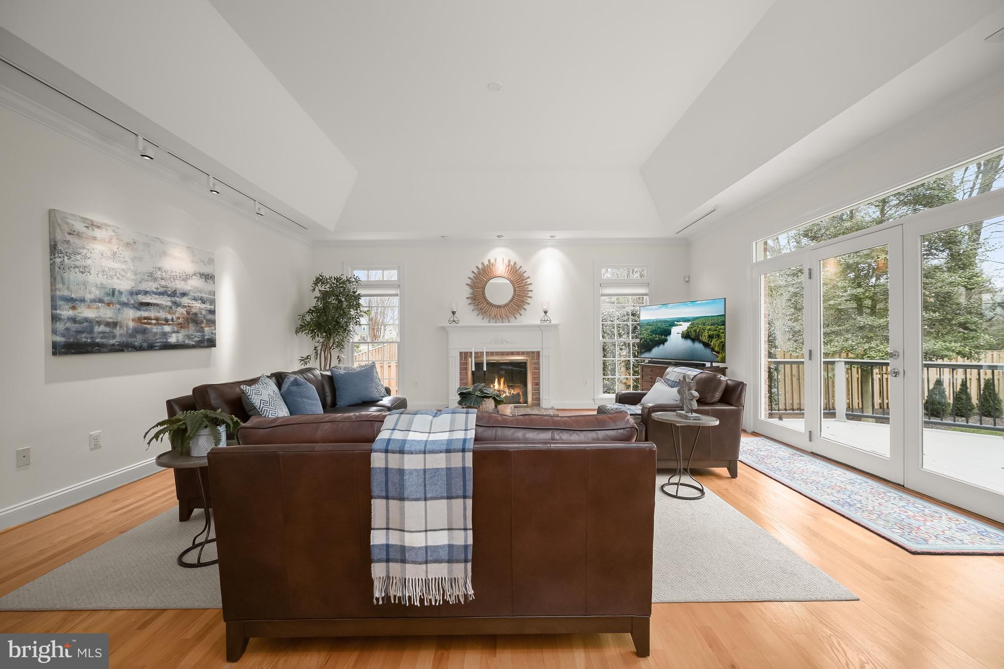 COUNTRY PLACE - Residential