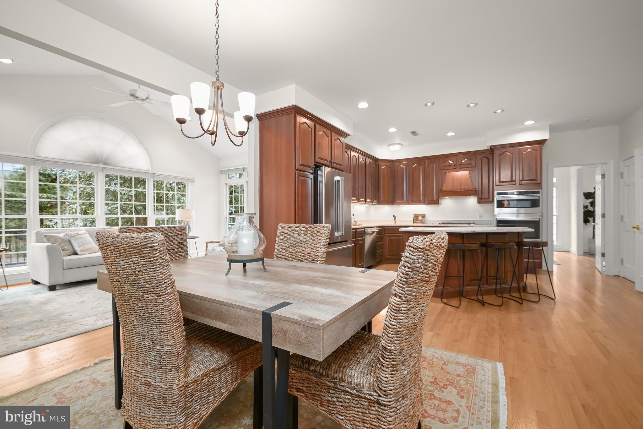 COUNTRY PLACE - Residential