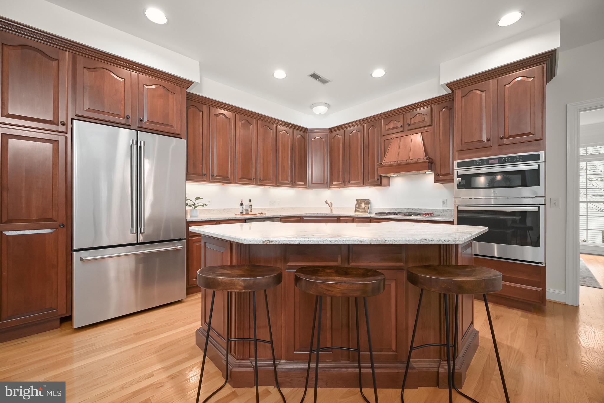 COUNTRY PLACE - Residential