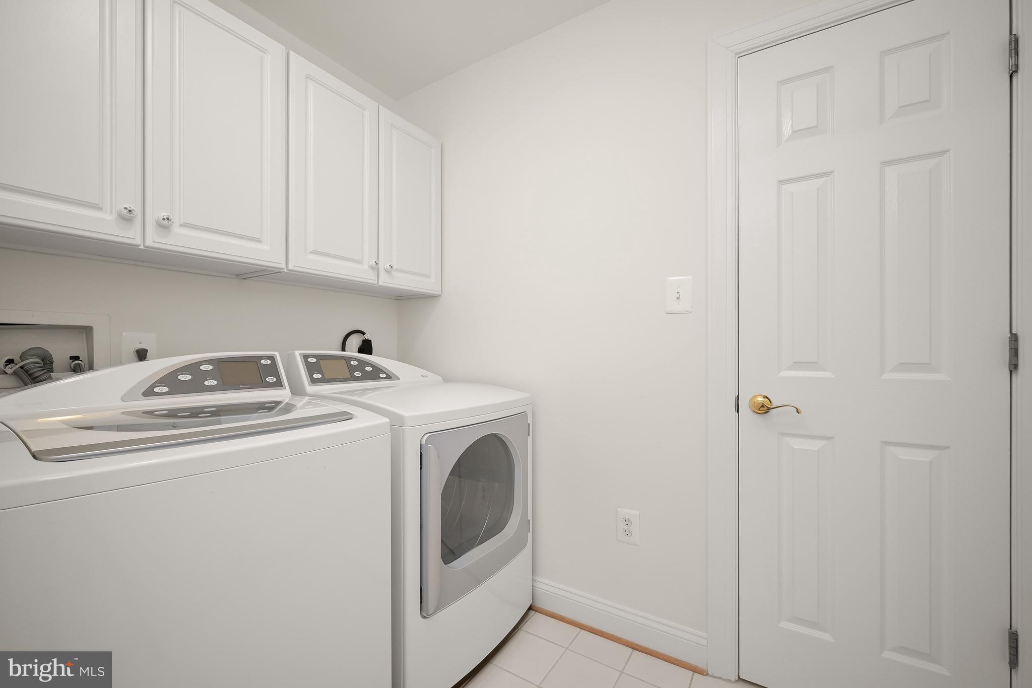 COUNTRY PLACE - Residential