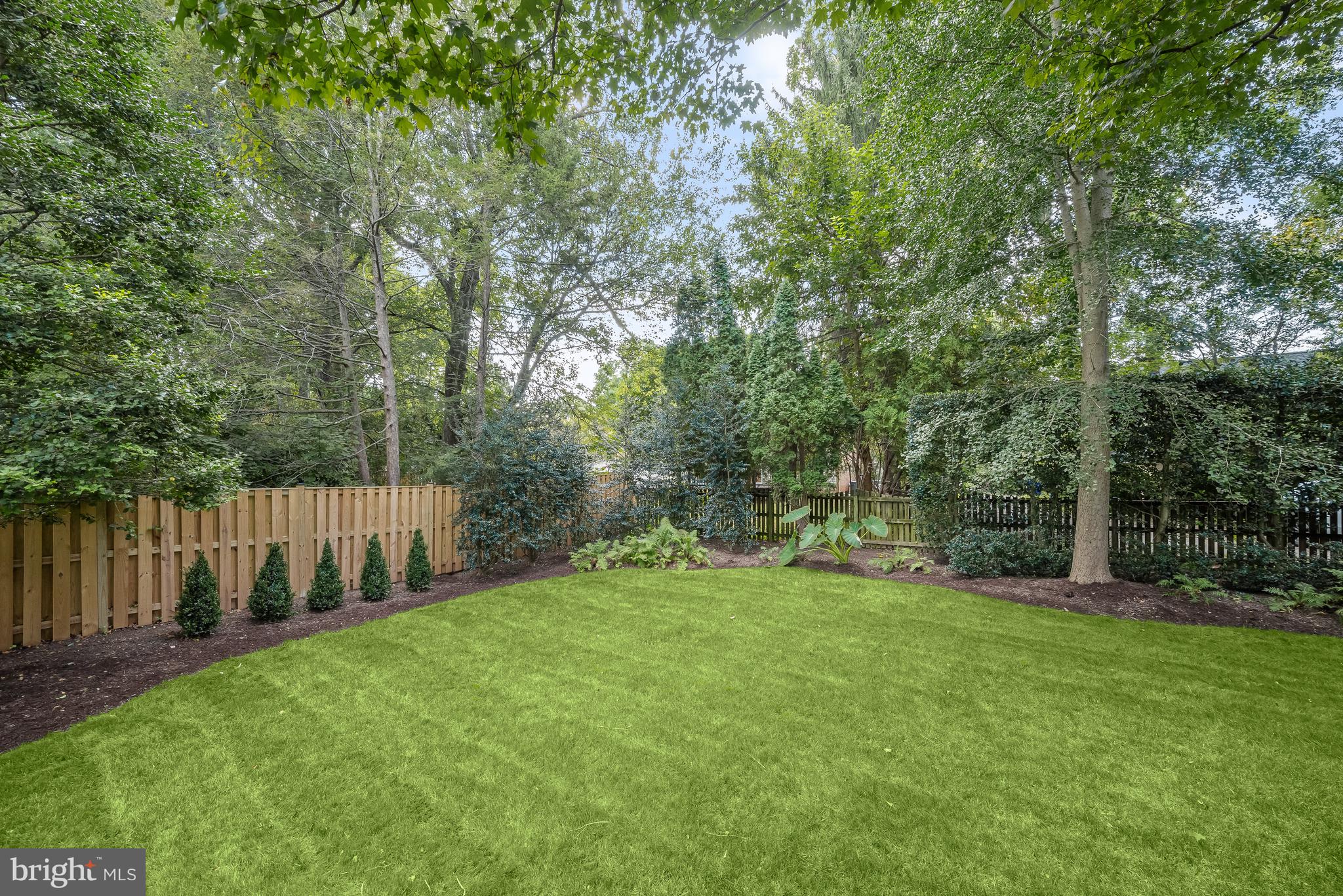 COUNTRY PLACE - Residential