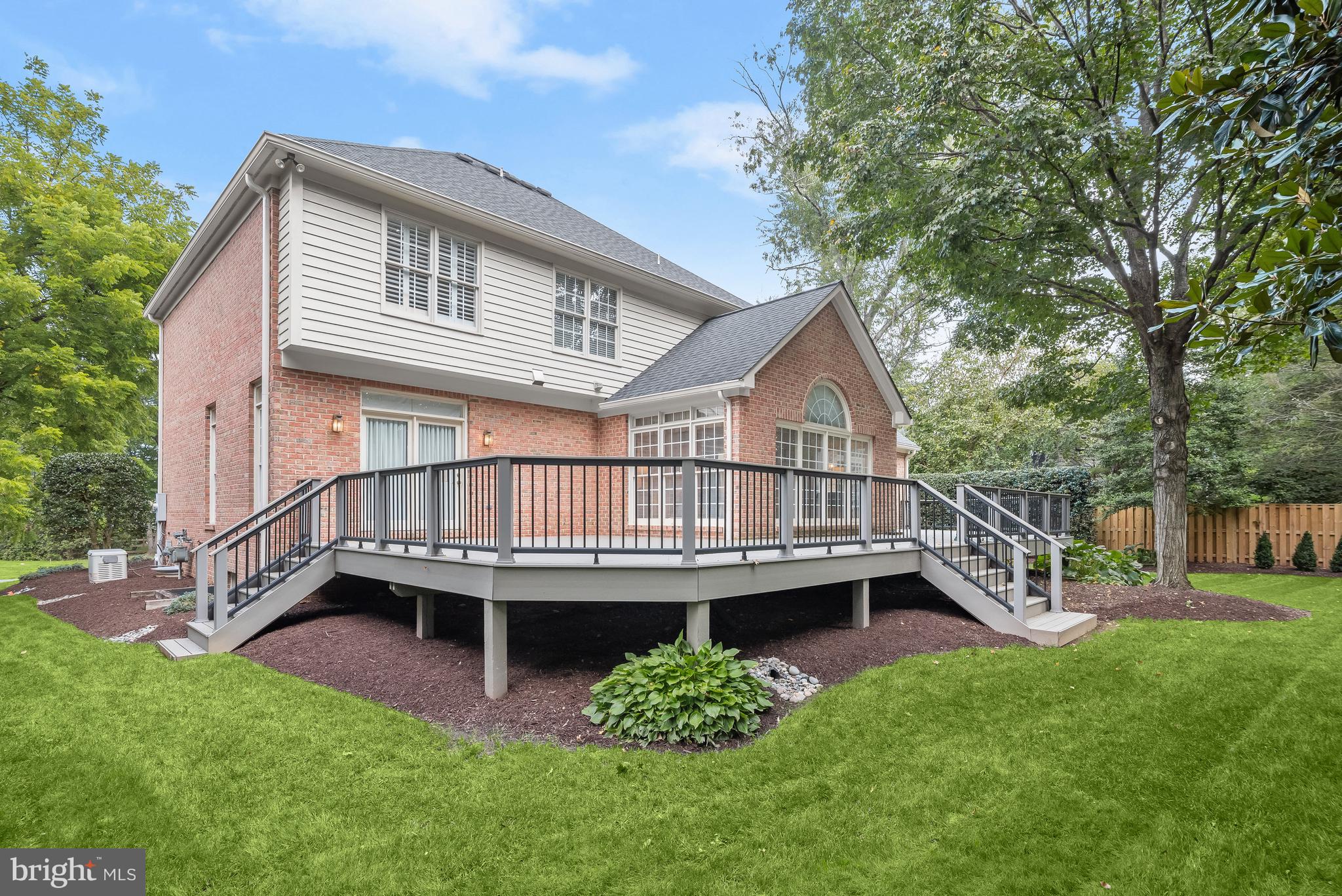 COUNTRY PLACE - Residential