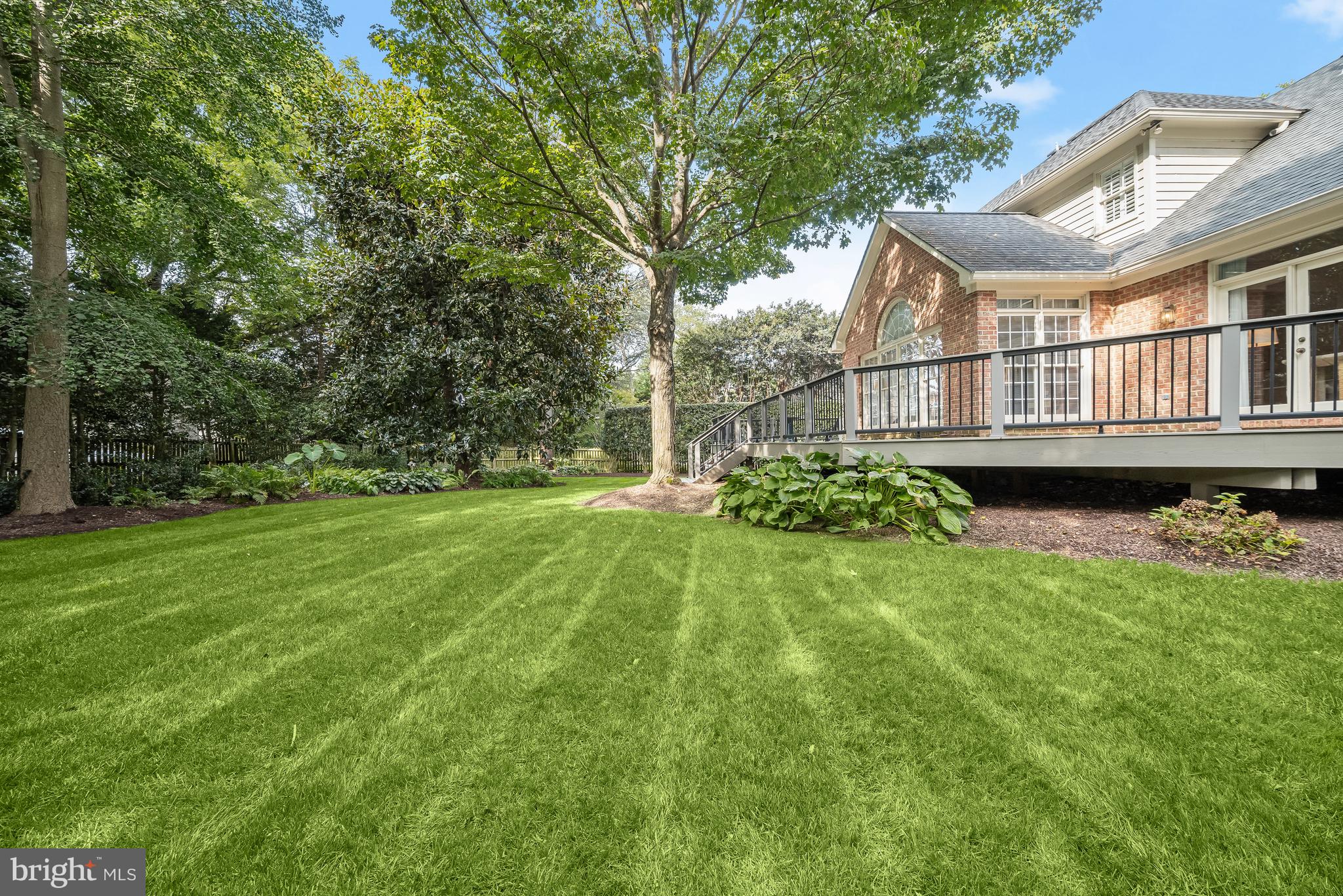 COUNTRY PLACE - Residential