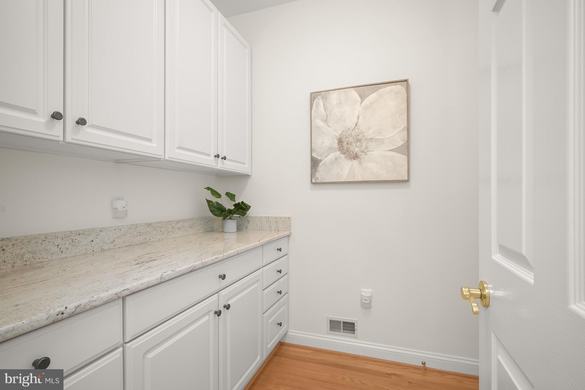 COUNTRY PLACE - Residential