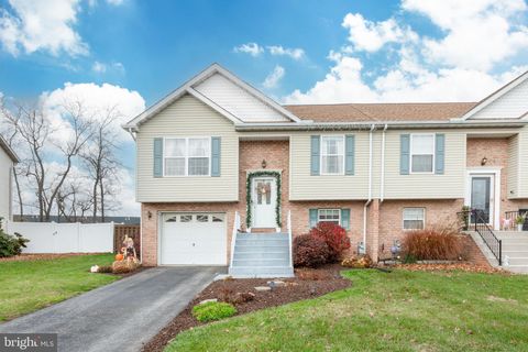 25 SCENIC DRIVE HANOVER PA 17331