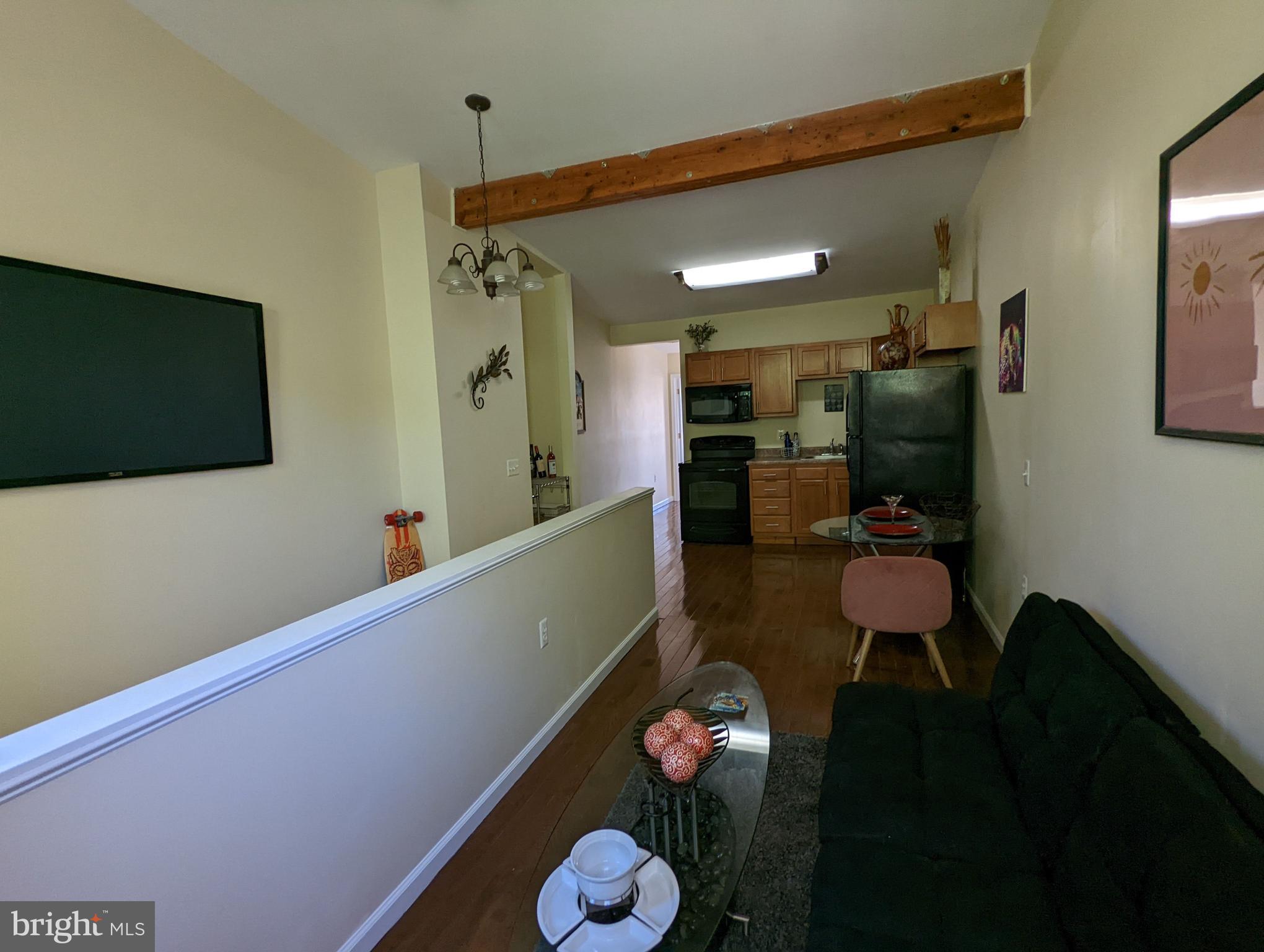 HIGHLANDTOWN - Commercial Sale