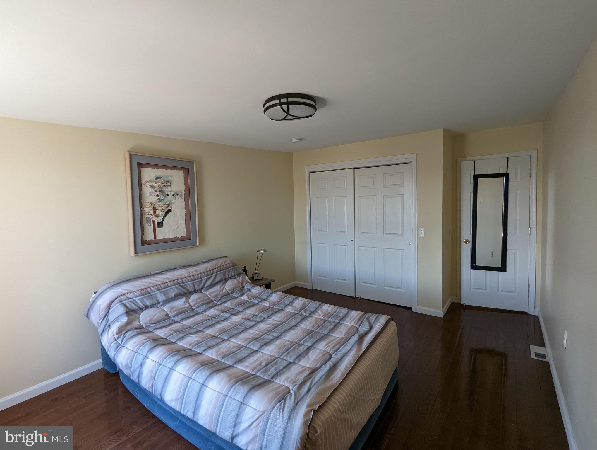 HIGHLANDTOWN - Commercial Sale