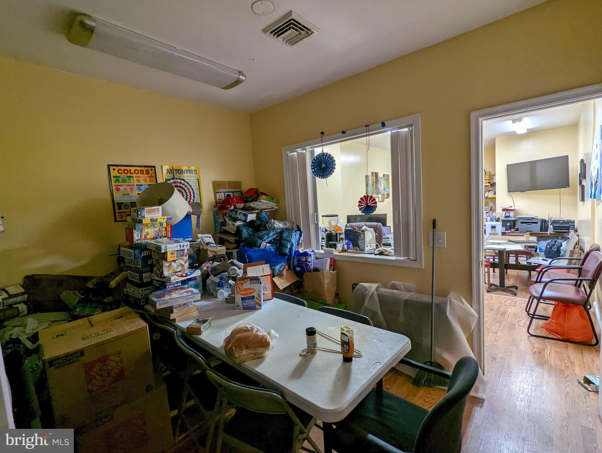 HIGHLANDTOWN - Commercial Sale