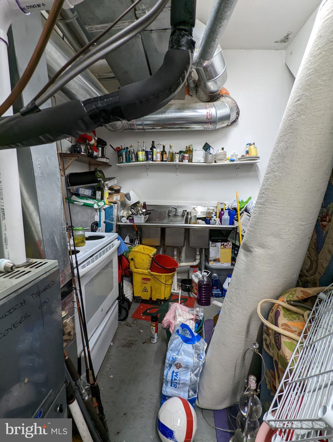 HIGHLANDTOWN - Commercial Sale