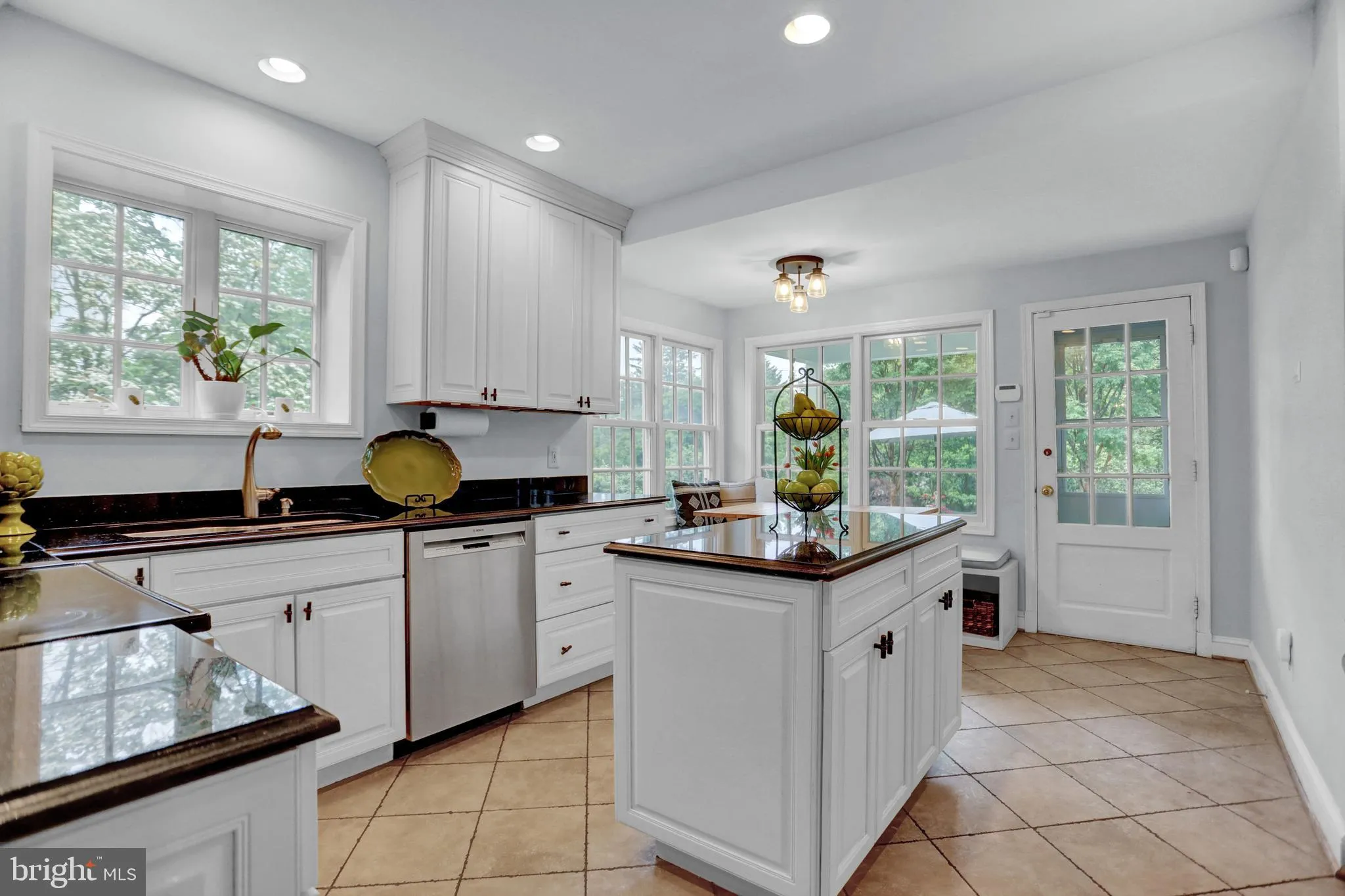 Baltimore, Maryland 21212, United States, 4 Bedrooms Bedrooms, ,4 BathroomsBathrooms,Residential,Active,133160