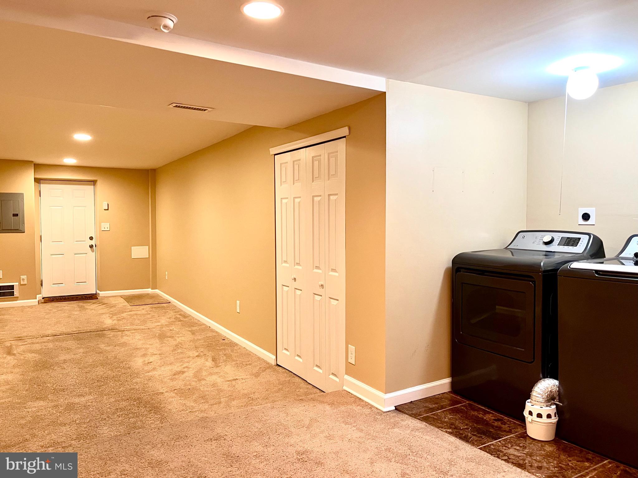 WEST OAK LANE - Residential Lease