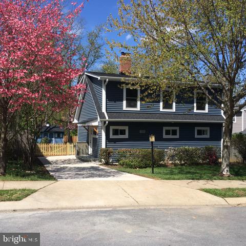 Clean, FRESHLY PAINTED, Move in condition 4 bedroom & Den/2 Bath single family home completely renovated recently, shed & good storage. Large Master BR and BA. Hardwood floors in bright house with large windows overlooking landscape fenced backyard. Backs to park, with quick walk to CVS, shopping center, Metro. Please Good credit score no exceptions, non-smokers a must and at least 24 months rental. Ask about our Military discount for the first year.