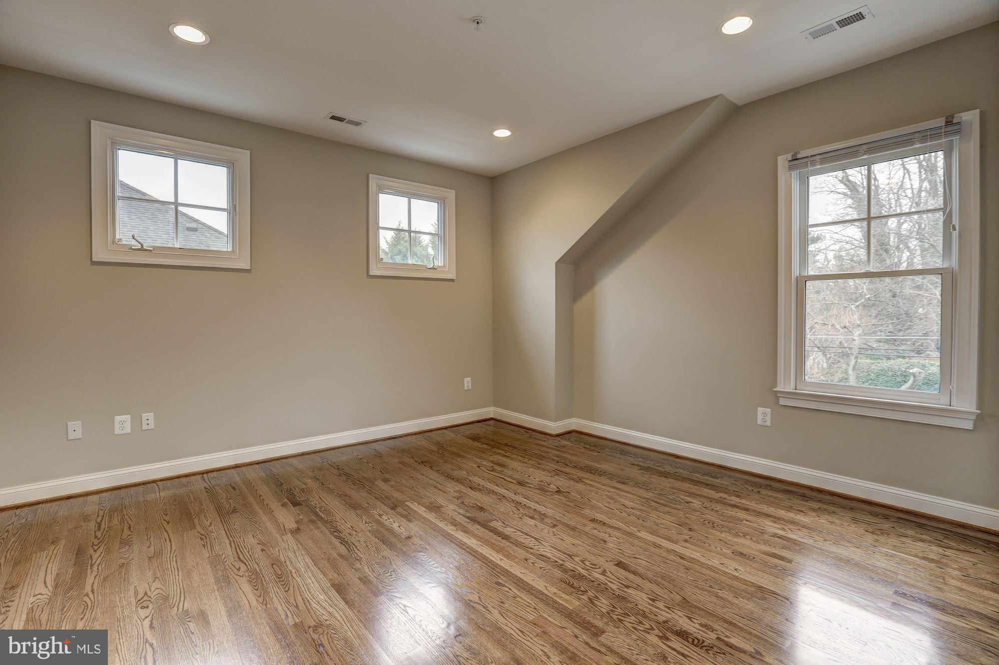 PINEVIEW - Residential