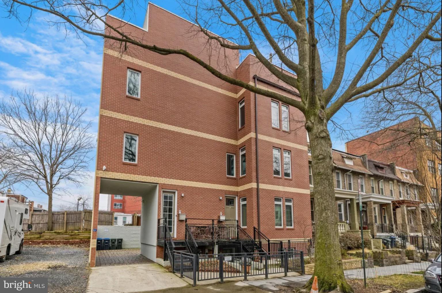 915 3RD STREET NE
