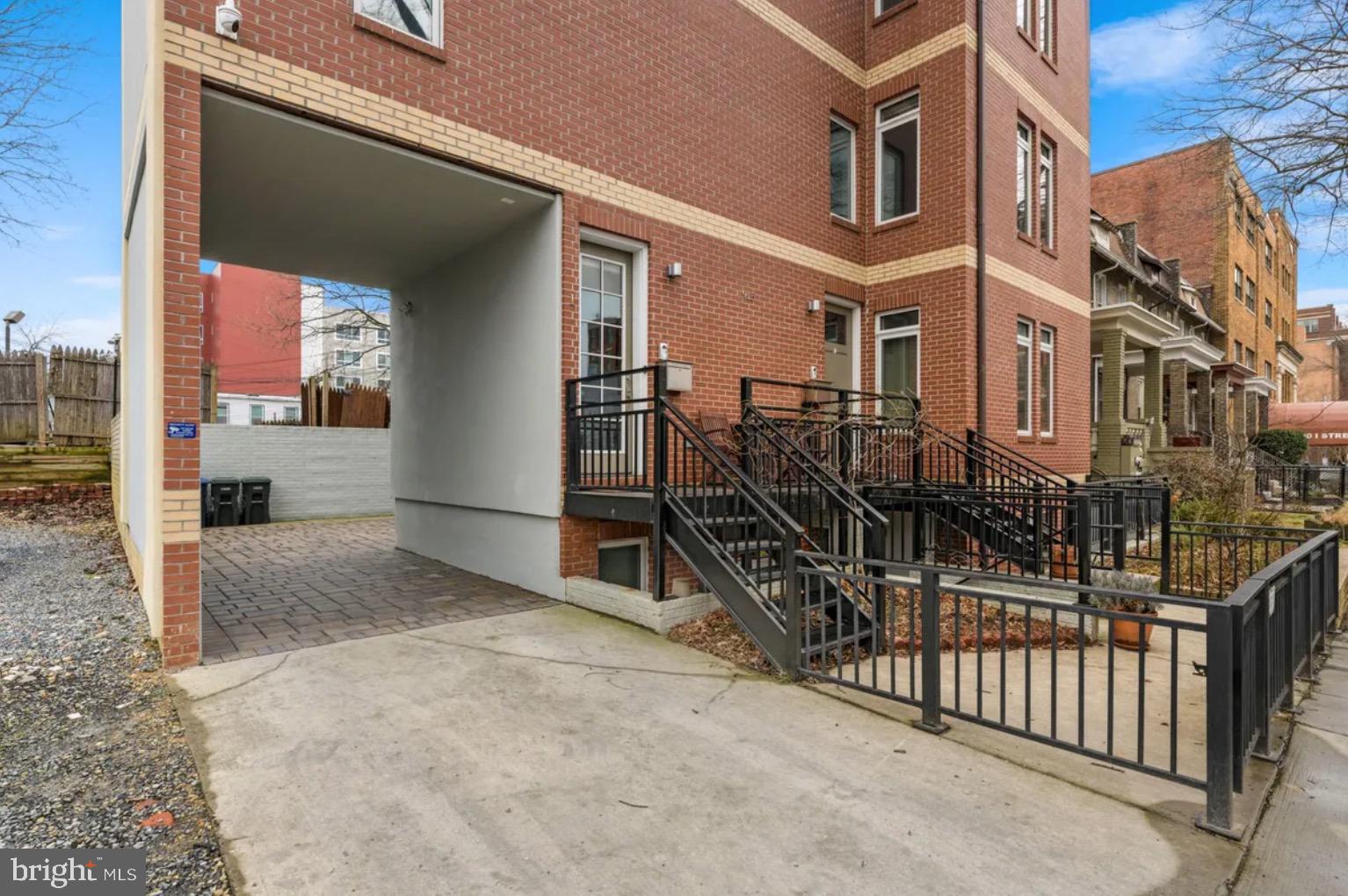 915 3RD STREET NE