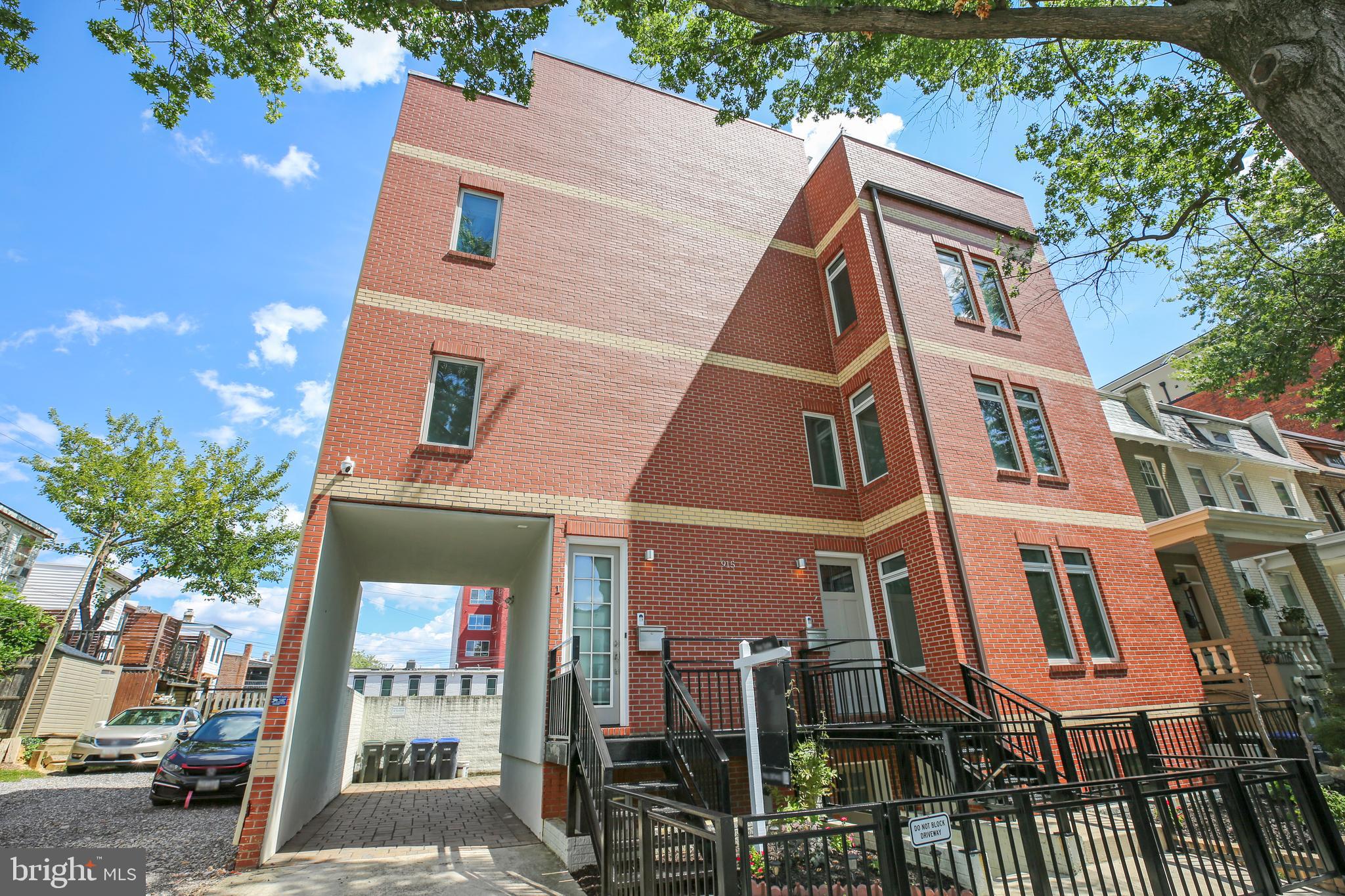 915 3RD STREET NE