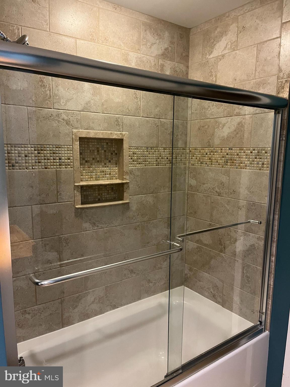 RIVA TRACE - Residential Lease