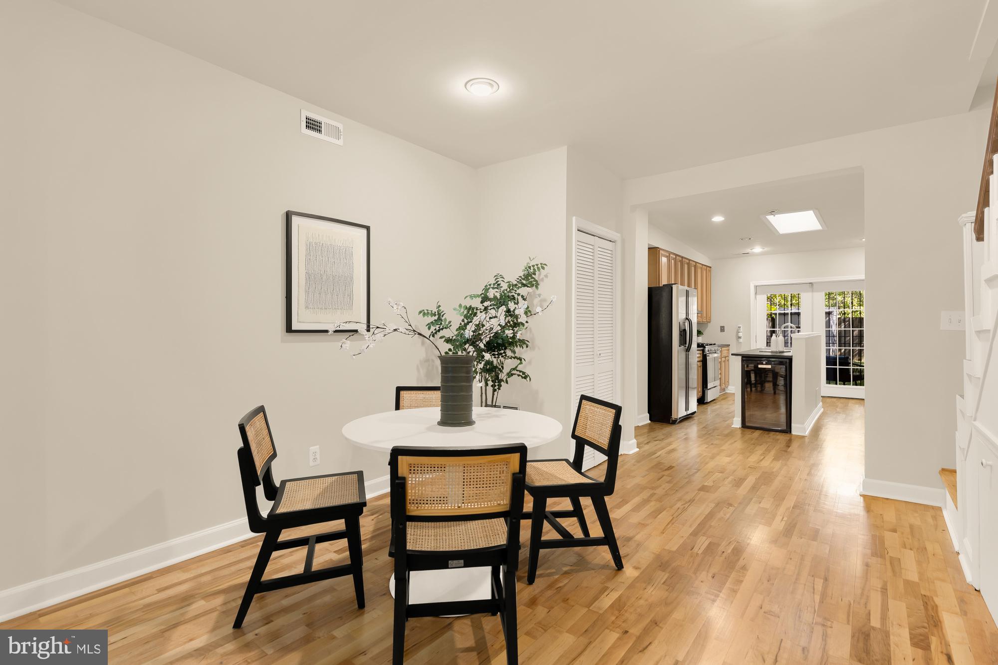 1225 4TH STREET NW