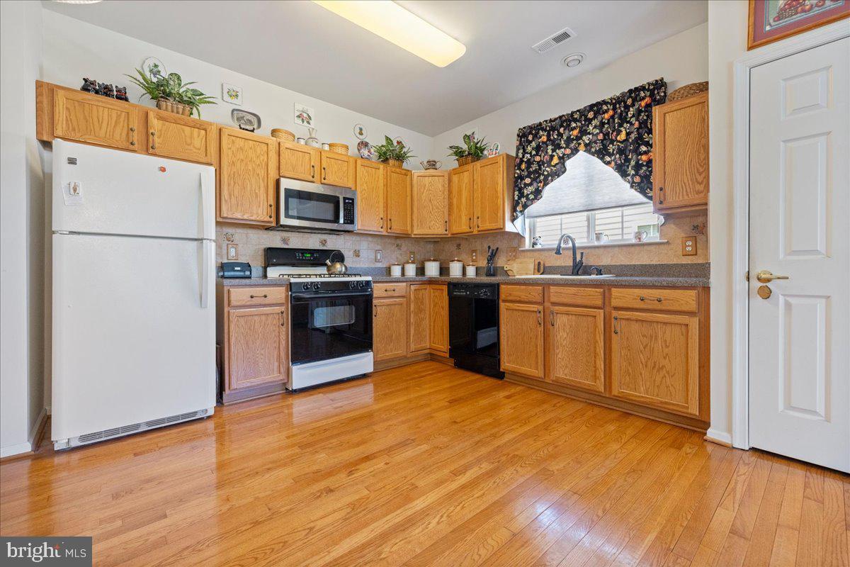 HERITAGE CR ESTS - Residential