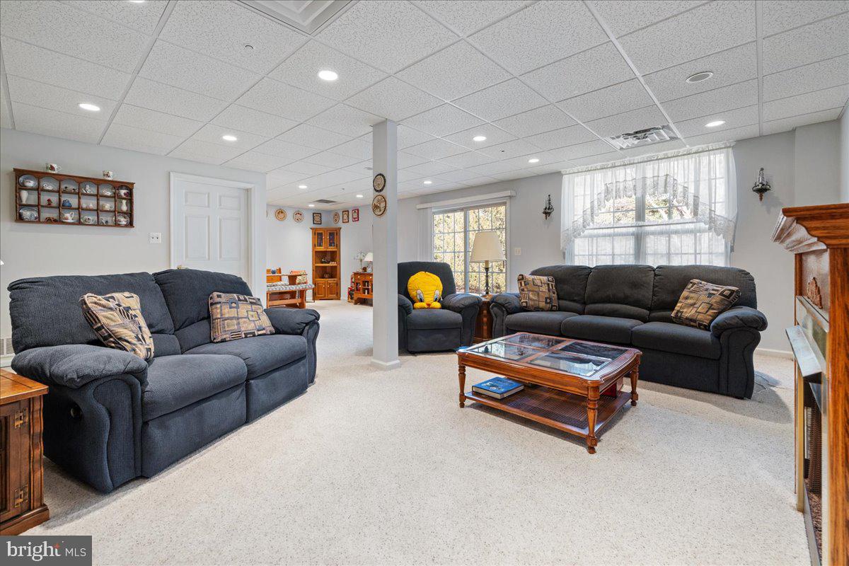 HERITAGE CR ESTS - Residential