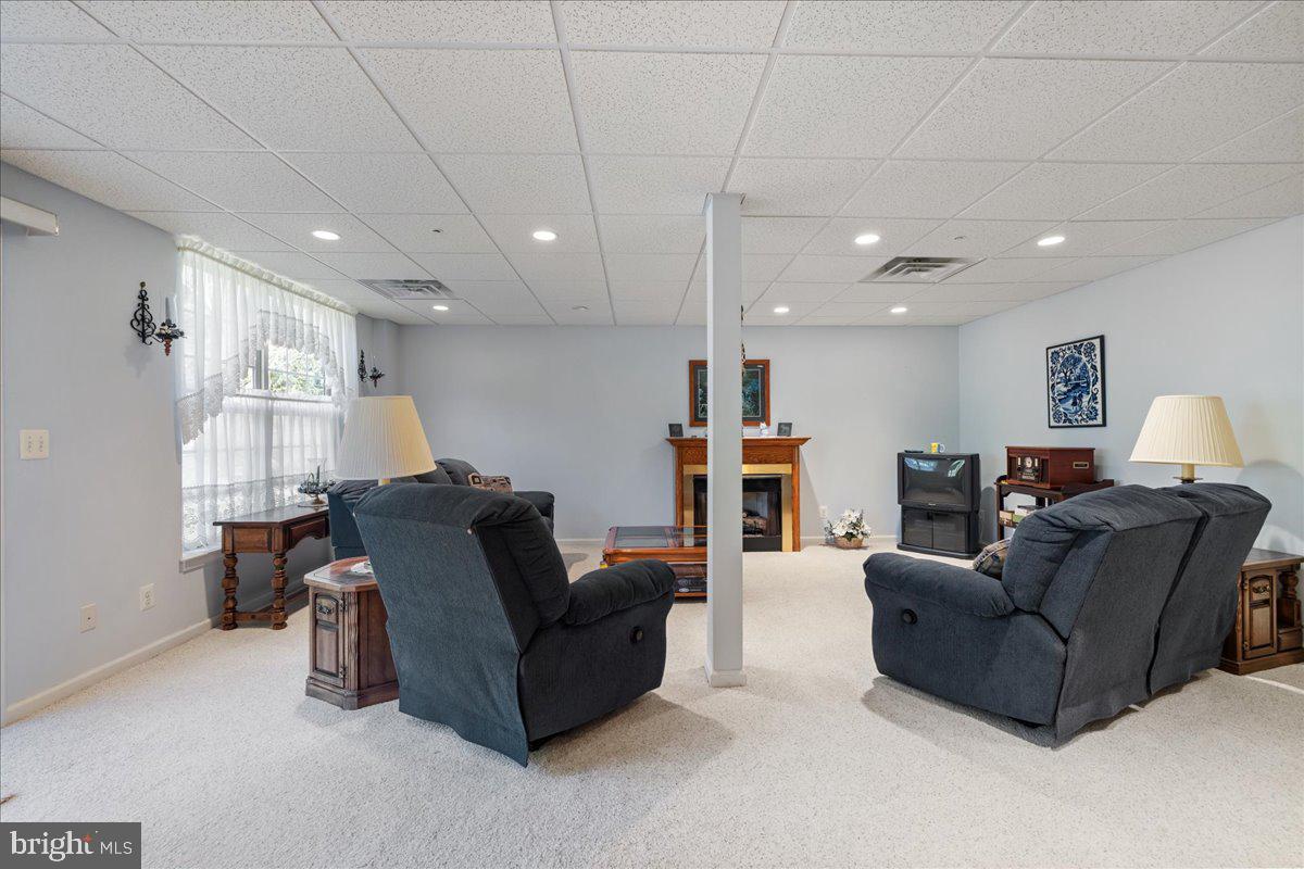 HERITAGE CR ESTS - Residential