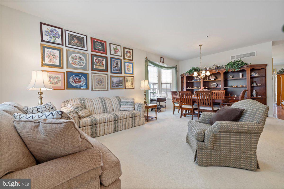 HERITAGE CR ESTS - Residential