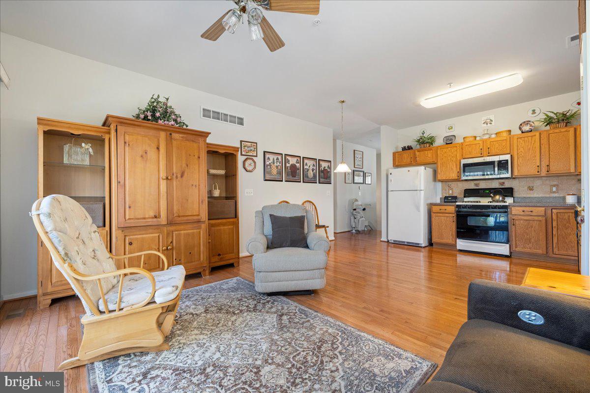 HERITAGE CR ESTS - Residential