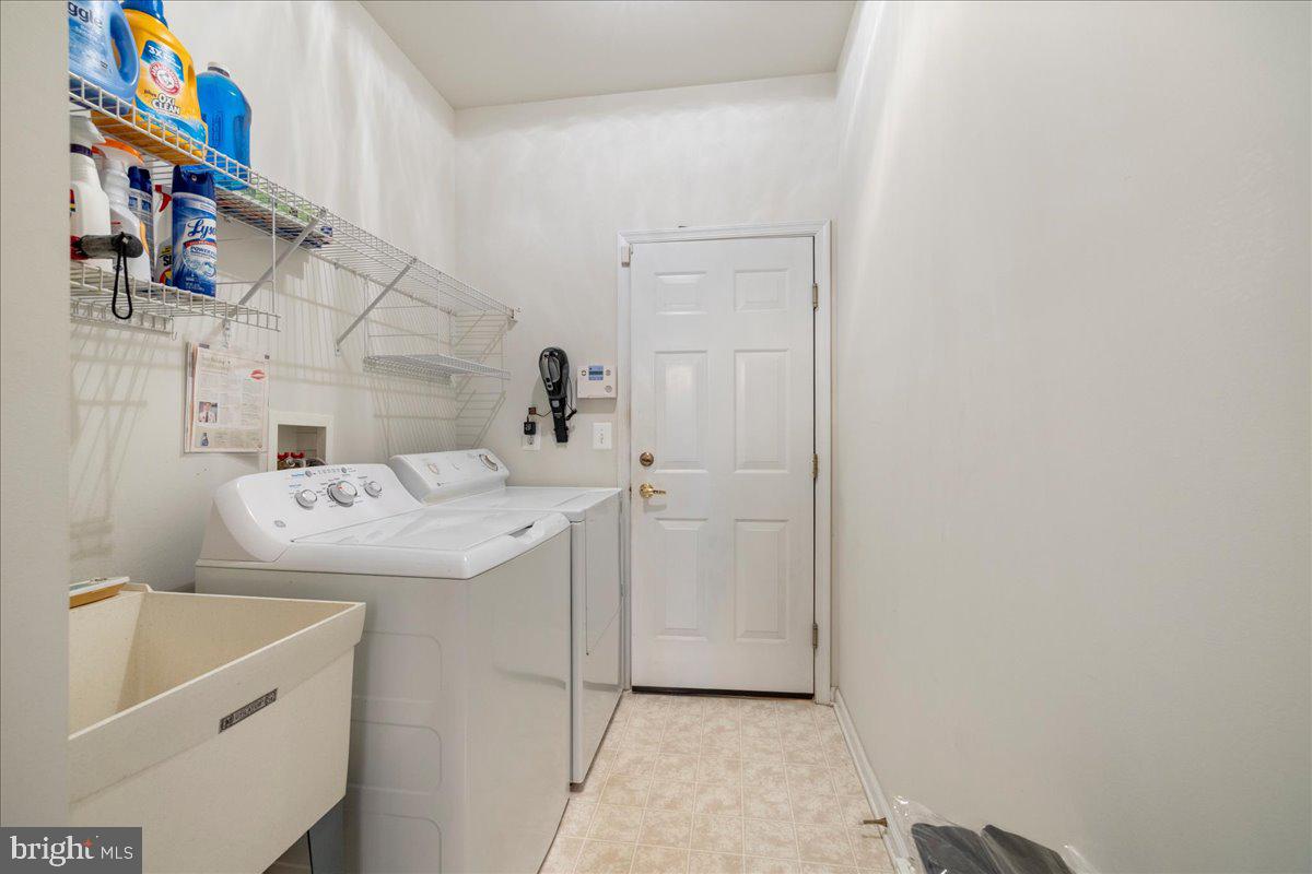 HERITAGE CR ESTS - Residential