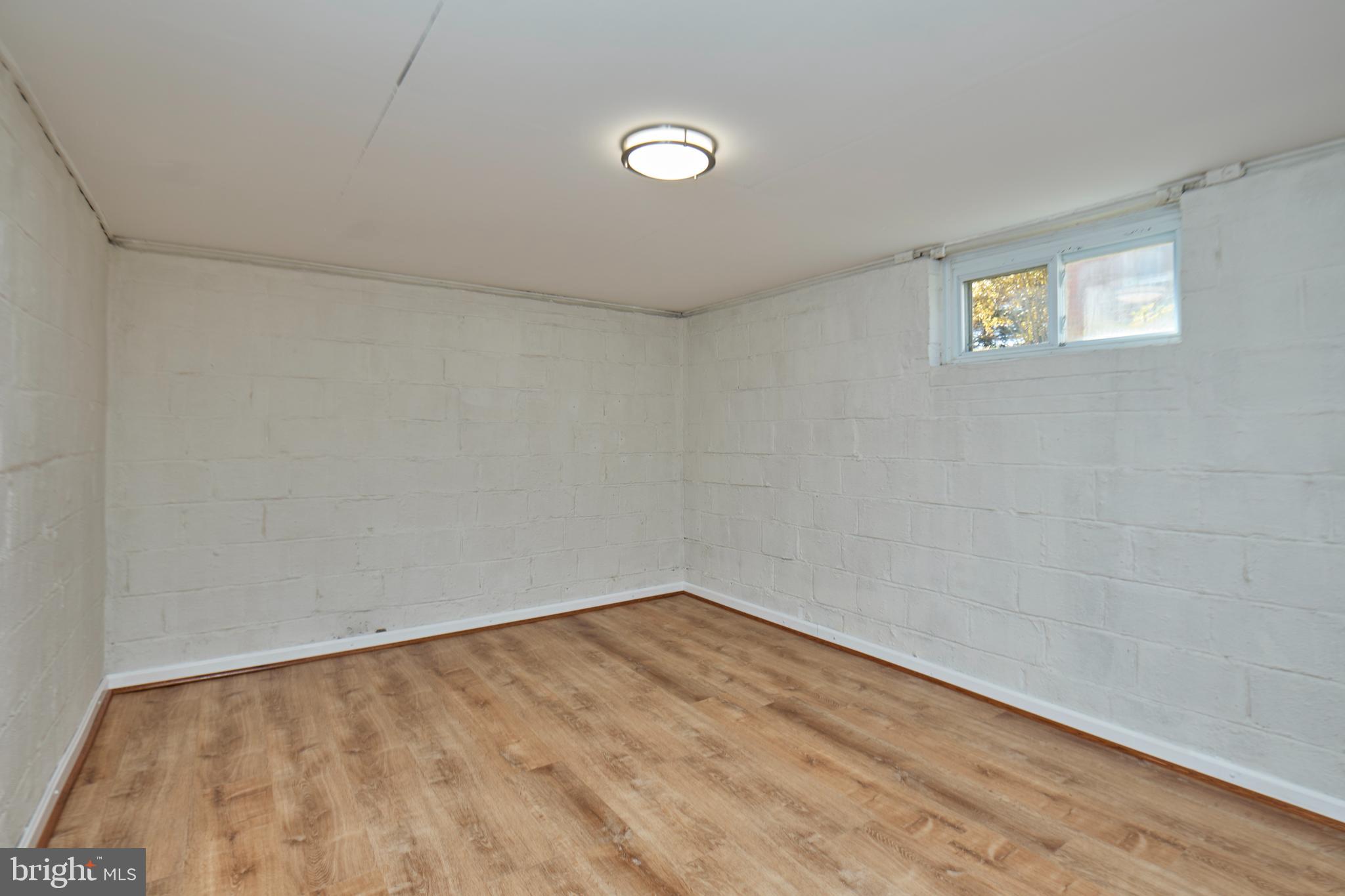 GLEBE MANOR - Residential Lease