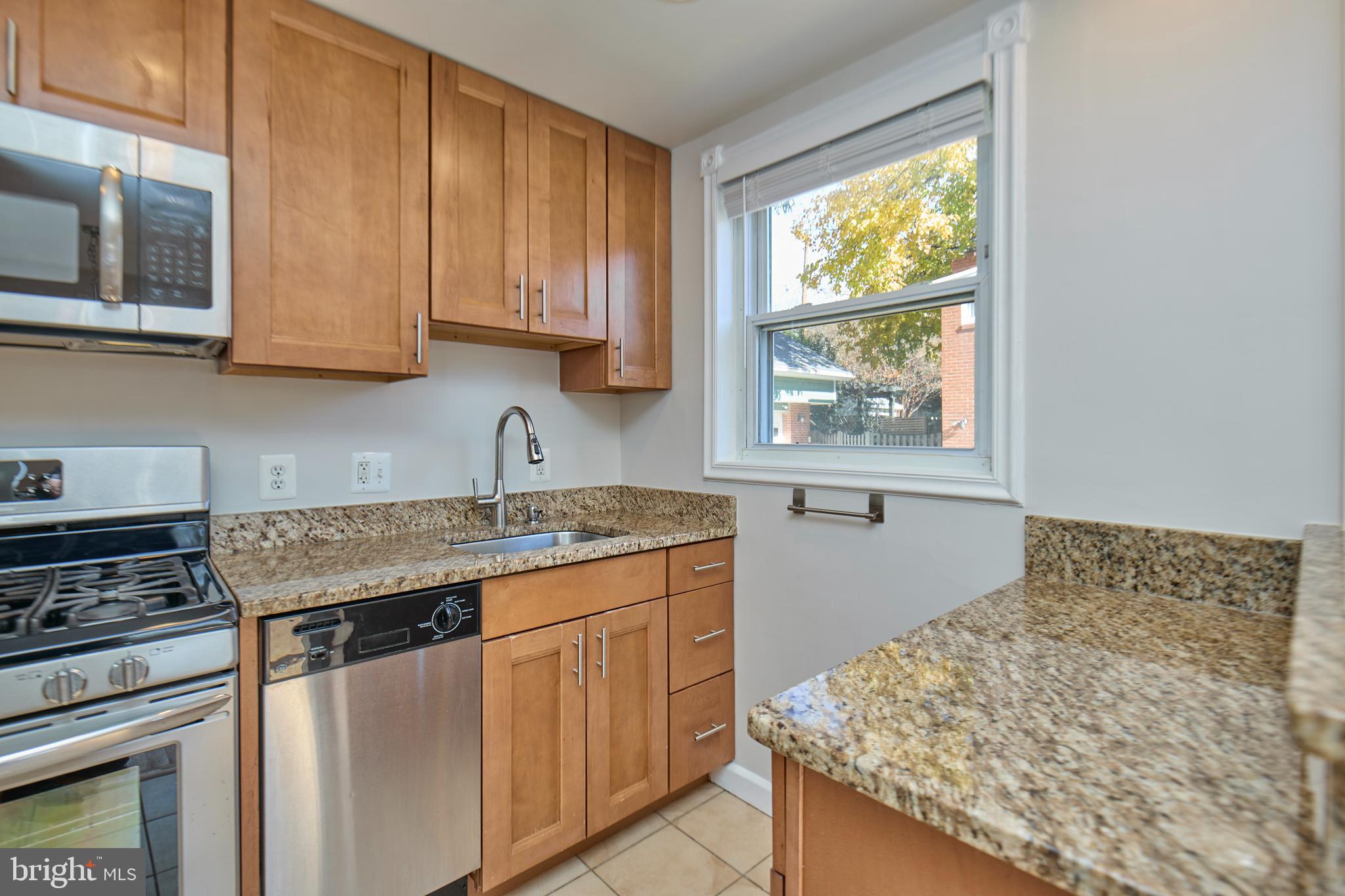 GLEBE MANOR - Residential Lease