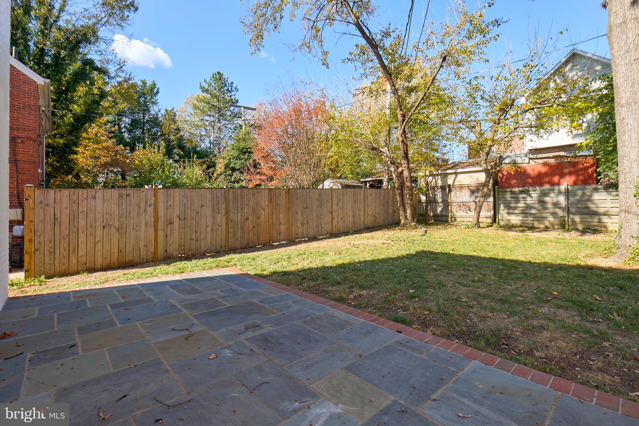 GLEBE MANOR - Residential Lease