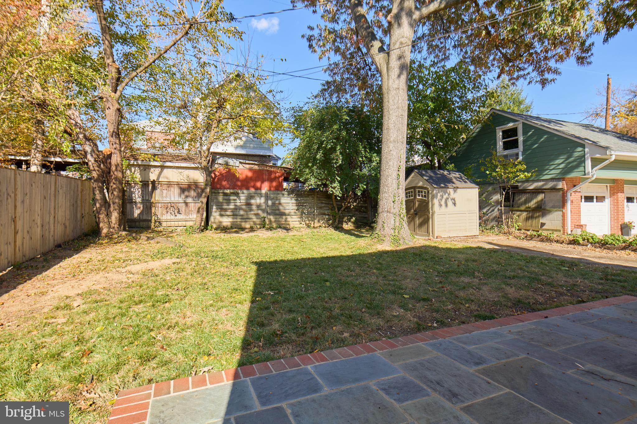 GLEBE MANOR - Residential Lease