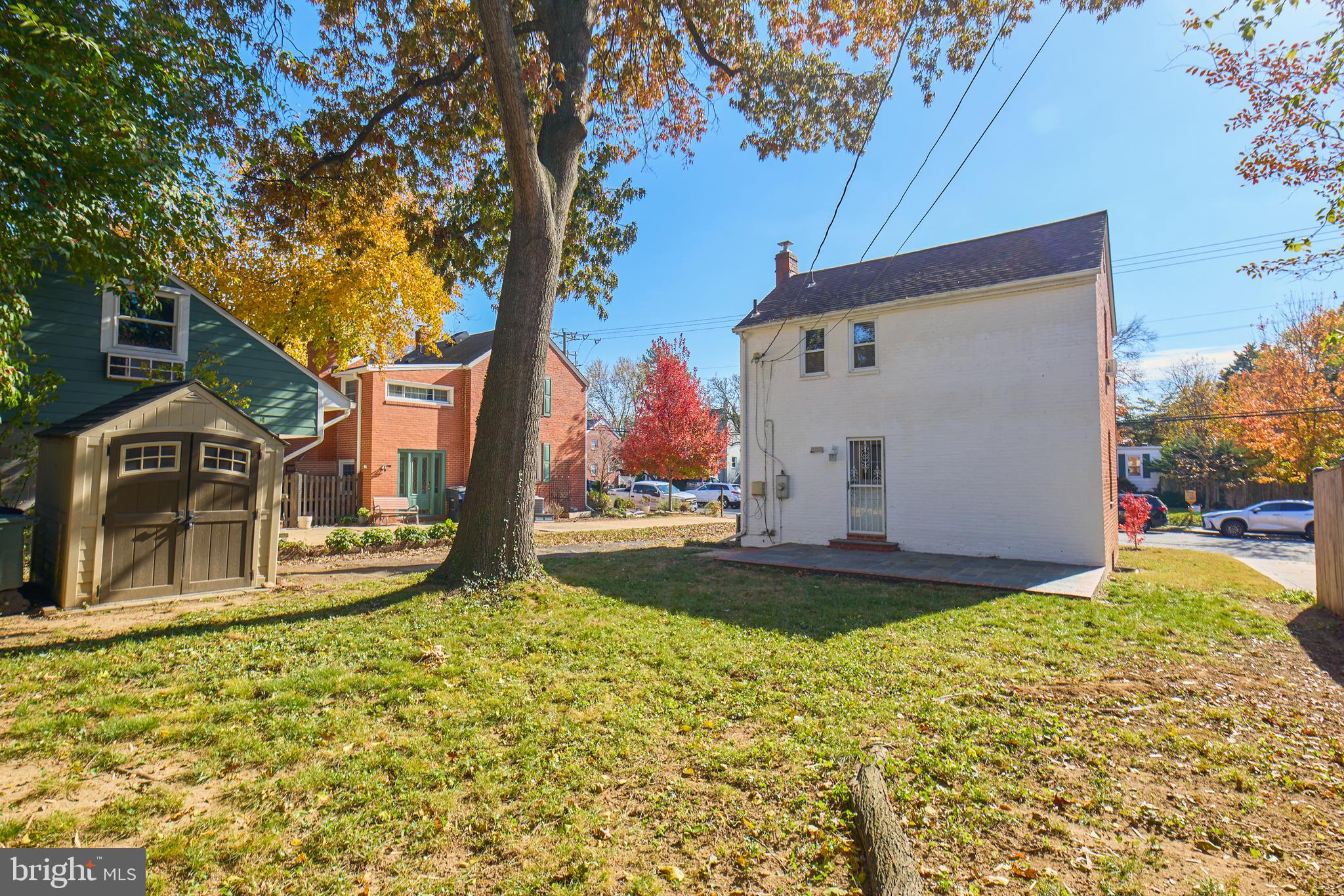 GLEBE MANOR - Residential Lease