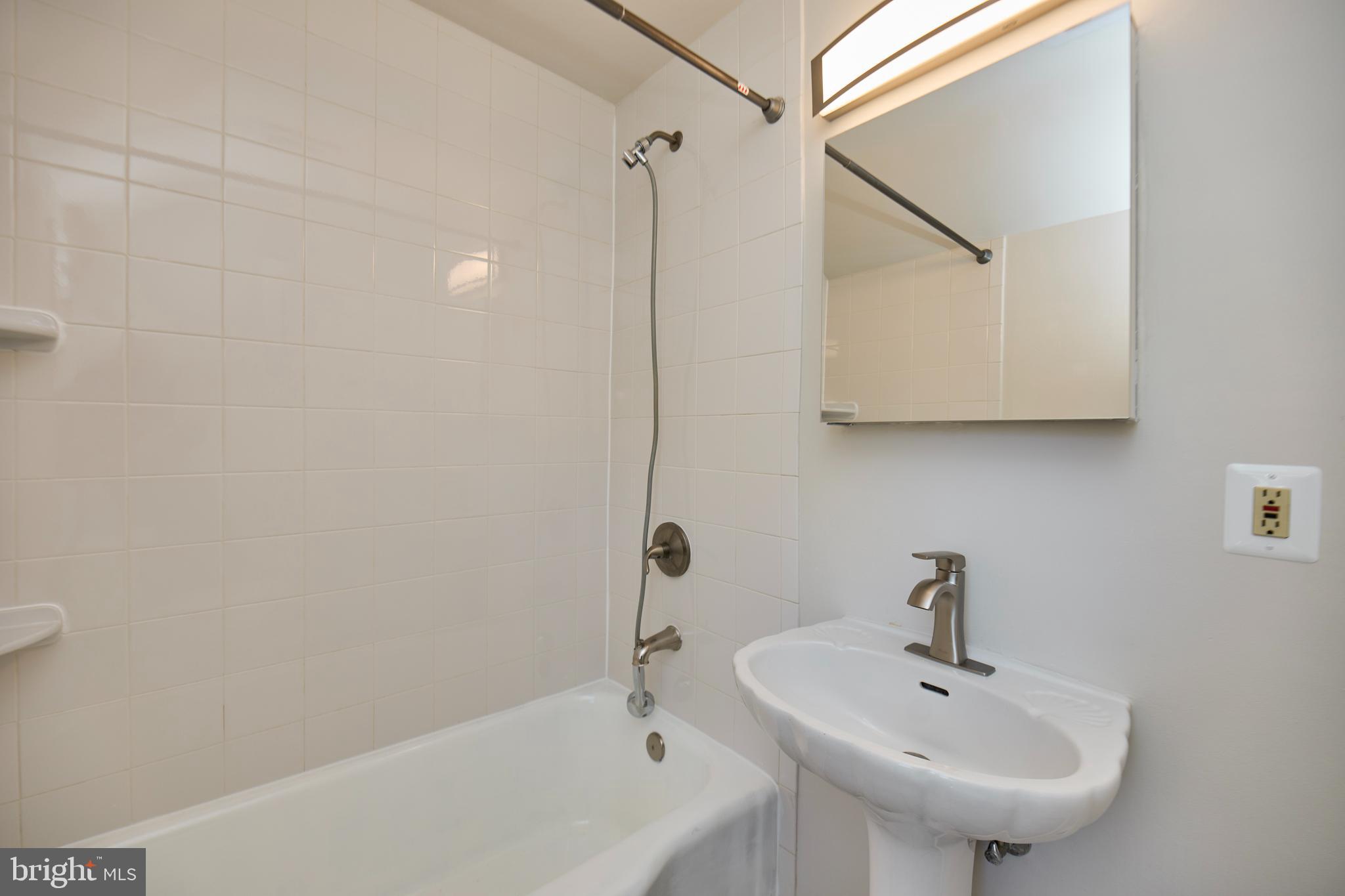 GLEBE MANOR - Residential Lease